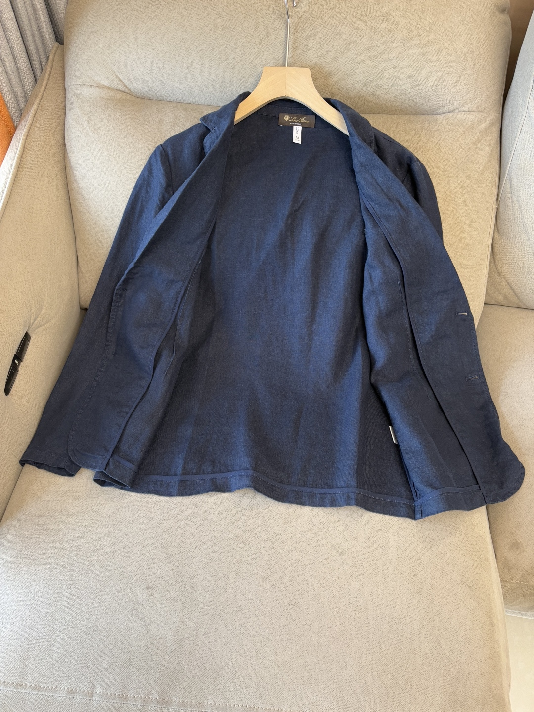 lP🆕麻王”之称顶奢进口亚麻面料复古老钱风款式平驳领两粒扣斜插衬单西顶奢之选！Solbiati亚麻西装，