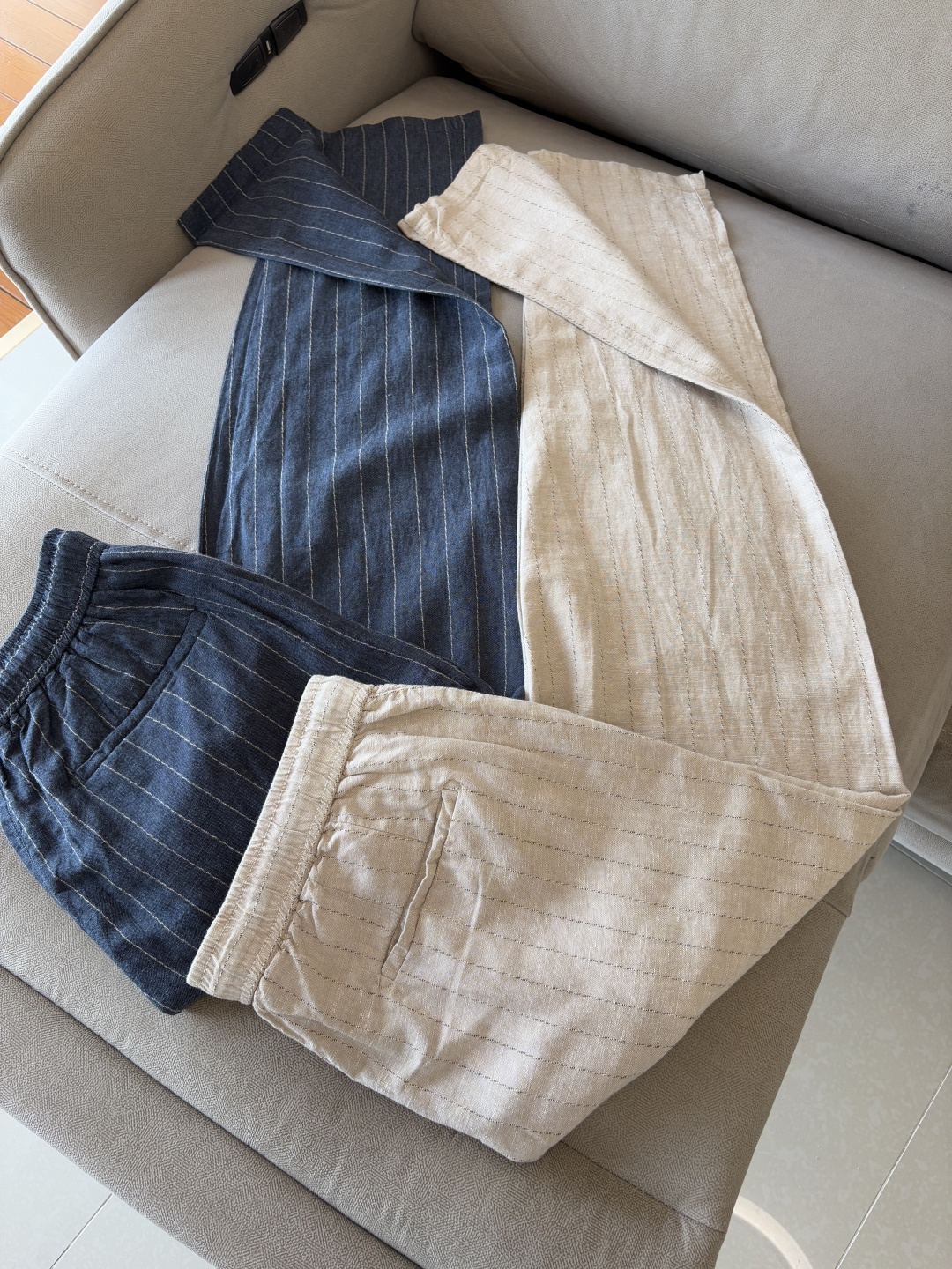 NO:454431,L, spring and summer embroidery logo 55 hemp 45% cotton fashion casual pants Pants Uncontrollable creation dynamic and attractive, perfect dress makes fashionable business casual easy to break. Natural fine fiber rain dew thread + silk fiber blended material, made of golden ratio combed textile, very light and soft texture, with moisture absorption and heat dissipation and breathability, cool and wide. Neat threading sewing, elastic drawstring waist + embroidery logo decoration opens a new perspective of modern and fashionable seasoning luxury. M-3XL;006, gold, alexander wang19860909L、春夏刺绣标识55麻45 ％棉时尚休闲裤 裤子 无节制的创造动感兼具吸引力,完美着装让时尚商务休闲轻而易举的攻破. 天然细纤维雨露麻料＋丝质纤维混纺材质,黄金比例精梳纺织而成,质地非常轻盈轻薄柔软,具有吸湿散热与透气的效果,凉爽挺阔. 工整的走线缝制,弹力抽绳腰间＋刺绣标识装饰开启现代时尚的调味剂奢华的新视角. M-3XL;006,,gold,alexander wang,Men's clothing