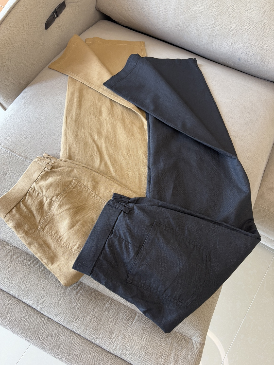 NO:454425,L, spring and summer embroidery logo 55 hemp 45% cotton fashion casual pants Pants Uncontrollable creation dynamic and attractive, perfect dress makes fashionable business casual easy to break. Natural fine fiber rain dew thread + silk fiber blended material, made of golden ratio combed textile, very light and soft texture, with moisture absorption and heat dissipation and breathability, cool and wide. Neat threading sewing, elastic drawstring waist + embroidery logo decoration opens a new perspective of modern and fashionable seasoning luxury. M-3XL;006, gold, alexander wang19860909L、春夏刺绣标识55麻45 ％棉时尚休闲裤 裤子 无节制的创造动感兼具吸引力,完美着装让时尚商务休闲轻而易举的攻破. 天然细纤维雨露麻料＋丝质纤维混纺材质,黄金比例精梳纺织而成,质地非常轻盈轻薄柔软,具有吸湿散热与透气的效果,凉爽挺阔. 工整的走线缝制,弹力抽绳腰间＋刺绣标识装饰开启现代时尚的调味剂奢华的新视角. M-3XL;006,,gold,alexander wang,Men's clothing