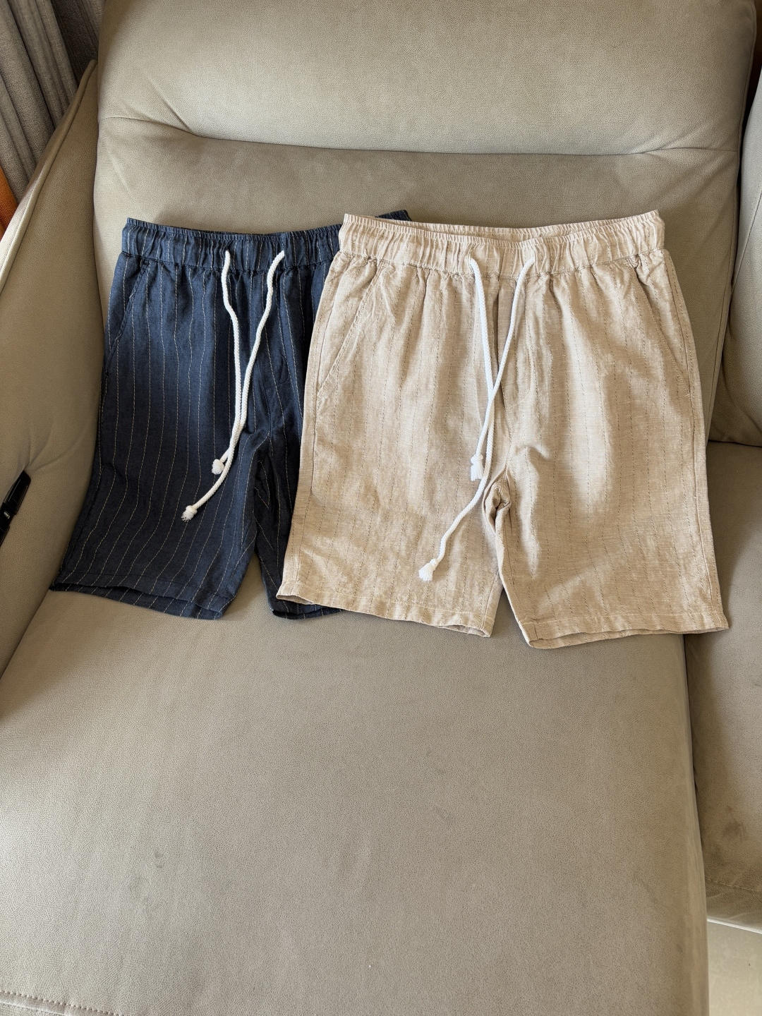 NO:427866,L, spring and summer embroidery logo 55 hemp 45% cotton fashion casual pants Pants Uncontrollable creation dynamic and attractive, perfect dress makes fashionable business casual easy to break. Natural fine fiber rain dew thread + silk fiber blended material, made of golden ratio combed textile, very light and soft texture, with moisture absorption and heat dissipation and breathability, cool and wide. Neat threading sewing, elastic drawstring waist + embroidery logo decoration opens a new perspective of modern and fashionable seasoning luxury. M-3XL;006, gold, alexander wang19860909L、春夏刺绣标识55麻45 ％棉时尚休闲裤 裤子 无节制的创造动感兼具吸引力,完美着装让时尚商务休闲轻而易举的攻破. 天然细纤维雨露麻料＋丝质纤维混纺材质,黄金比例精梳纺织而成,质地非常轻盈轻薄柔软,具有吸湿散热与透气的效果,凉爽挺阔. 工整的走线缝制,弹力抽绳腰间＋刺绣标识装饰开启现代时尚的调味剂奢华的新视角. M-3XL;006,,gold,alexander wang,Men's clothing