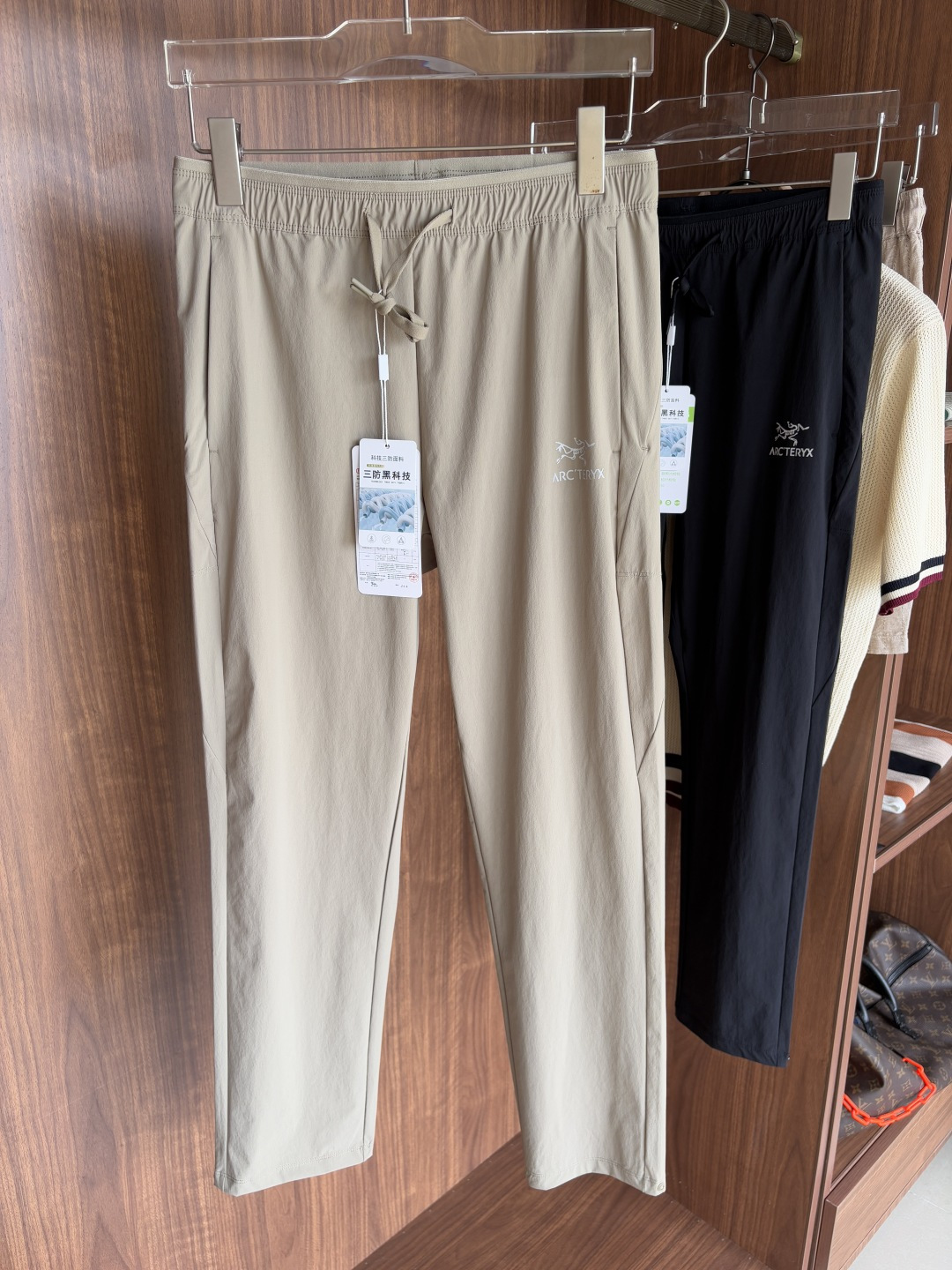 始祖鸟 官网同步 经典户外 工装裤 颜色超级正 海外同步发型 今年流行趋势 进口科技面料 M-3XL