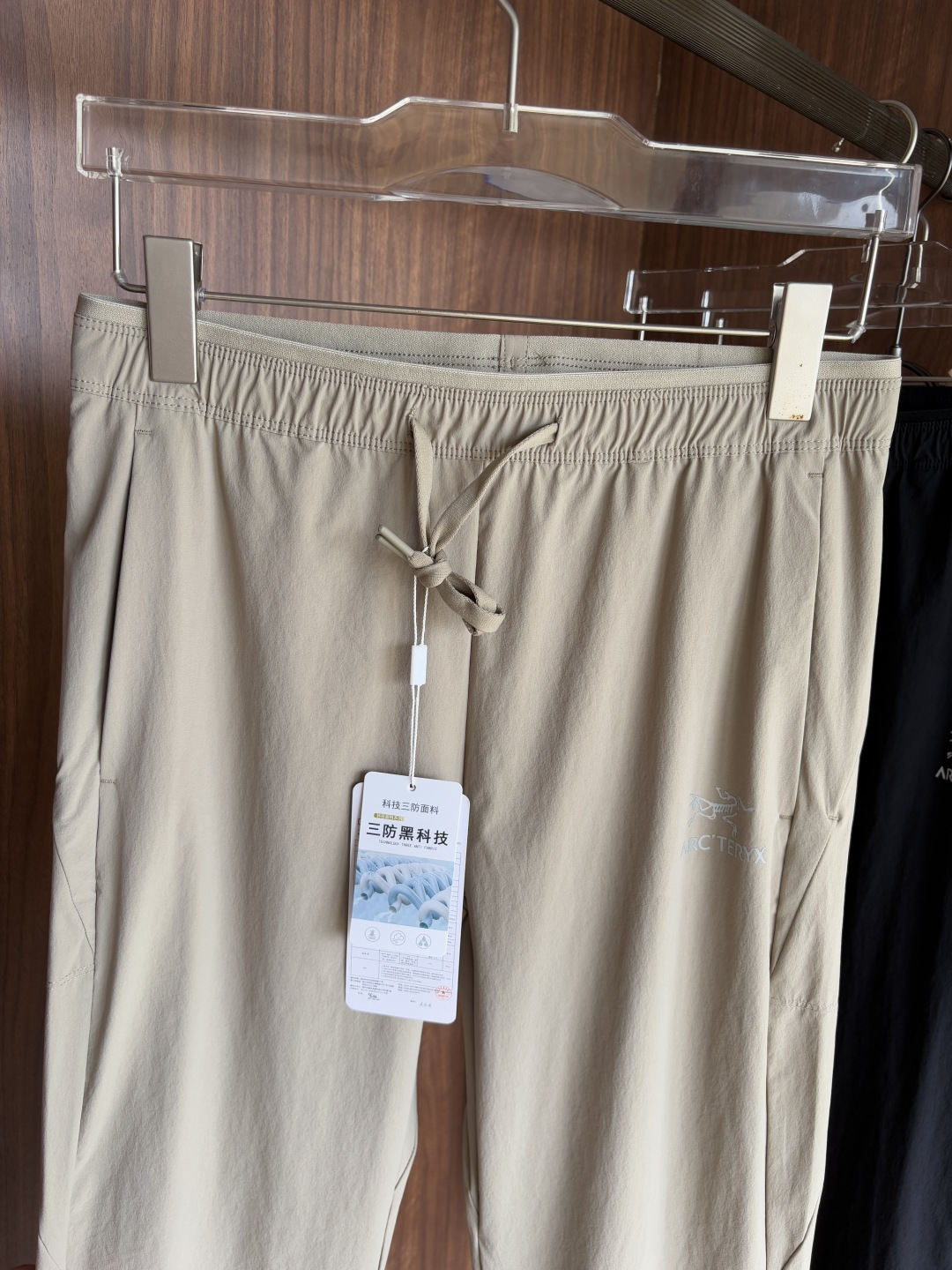 始祖鸟 官网同步 经典户外 工装裤 颜色超级正 海外同步发型 今年流行趋势 进口科技面料 M-3XL