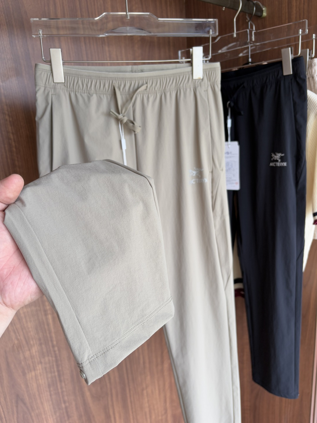 始祖鸟 官网同步 经典户外 工装裤 颜色超级正 海外同步发型 今年流行趋势 进口科技面料 M-3XL