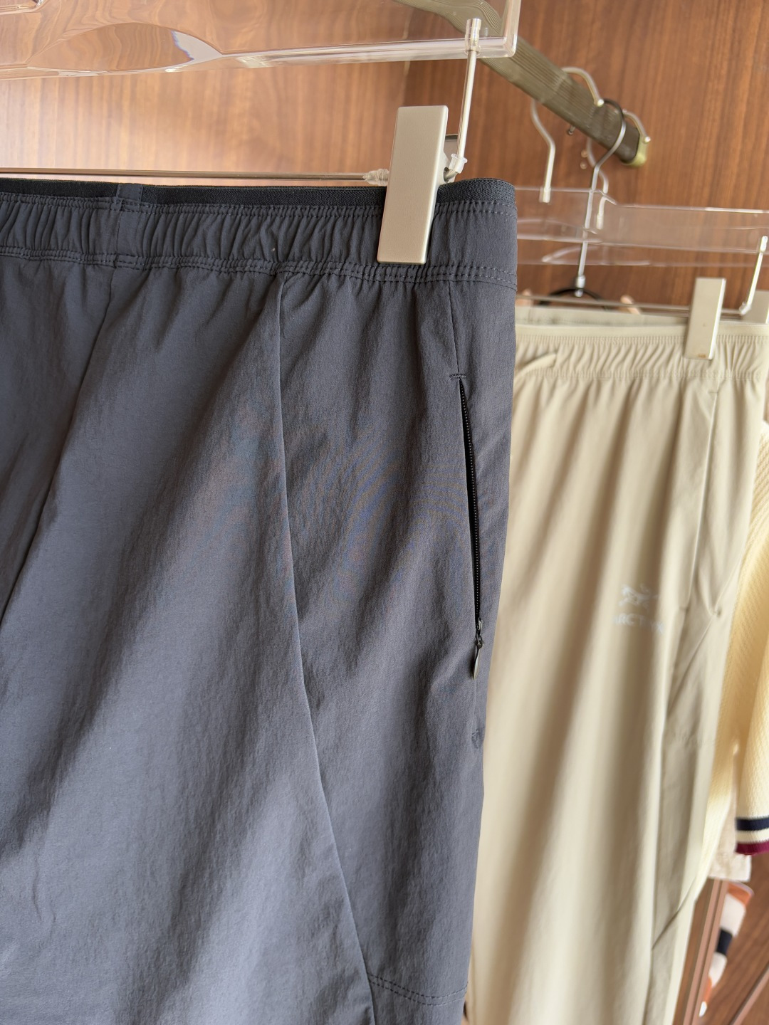 始祖鸟 官网同步 经典户外 工装裤 颜色超级正 海外同步发型 今年流行趋势 进口科技面料 M-3XL