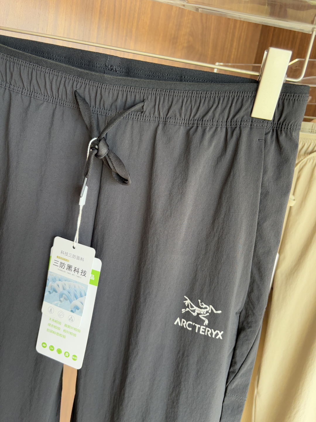 始祖鸟 官网同步 经典户外 工装裤 颜色超级正 海外同步发型 今年流行趋势 进口科技面料 M-3XL