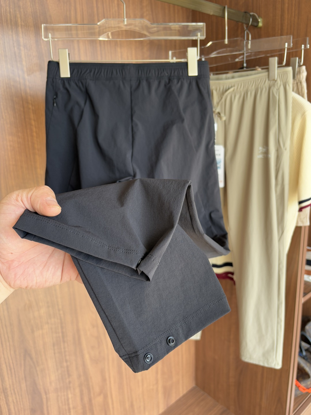 始祖鸟 官网同步 经典户外 工装裤 颜色超级正 海外同步发型 今年流行趋势 进口科技面料 M-3XL