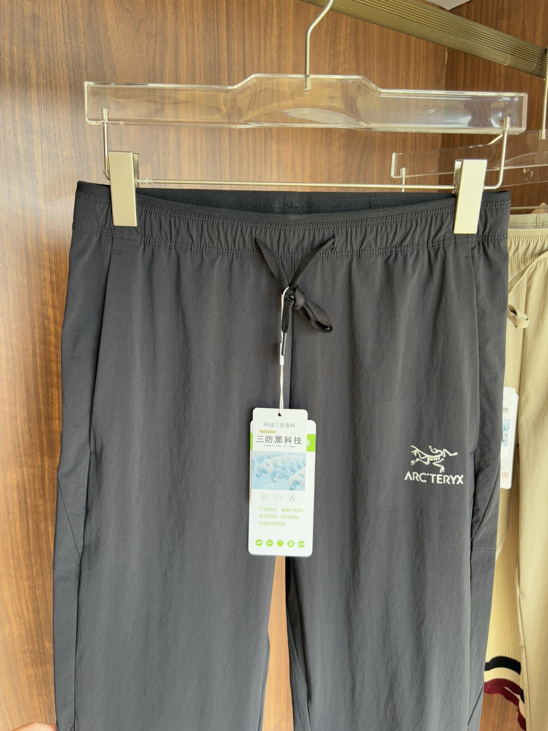 始祖鸟 官网同步 经典户外 工装裤 颜色超级正 海外同步发型 今年流行趋势 进口科技面料 M-3XL