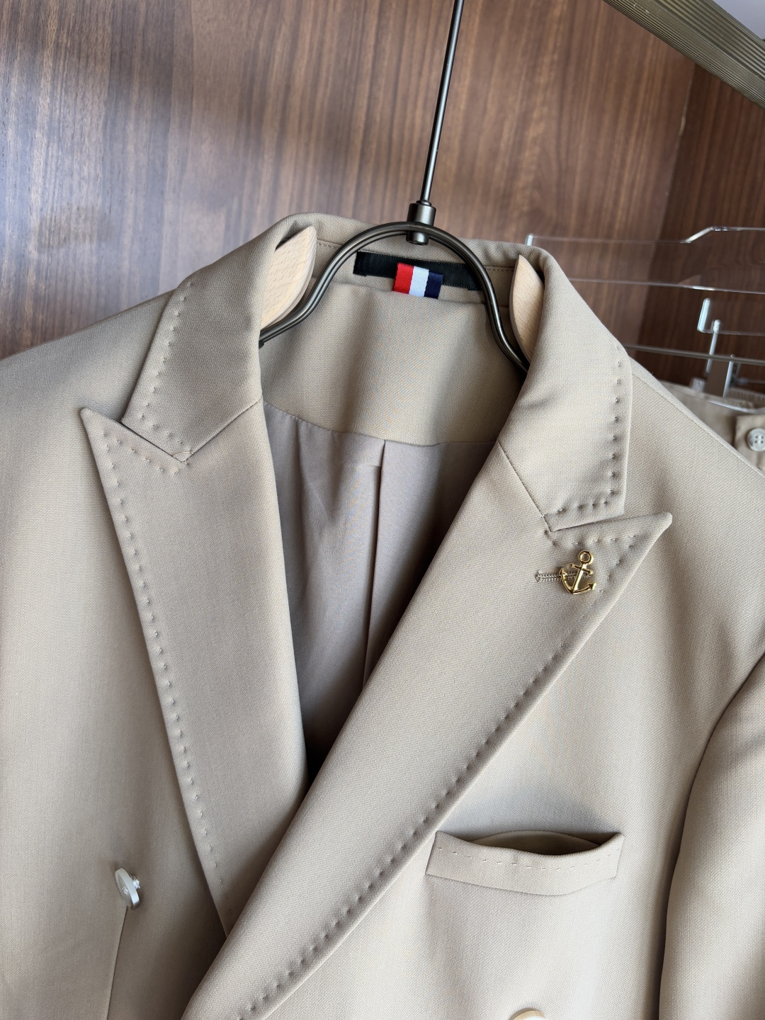 Hand-Sewn Summer Suit: Crafted with Precision and Elegance for Gentlemen - 图片 3