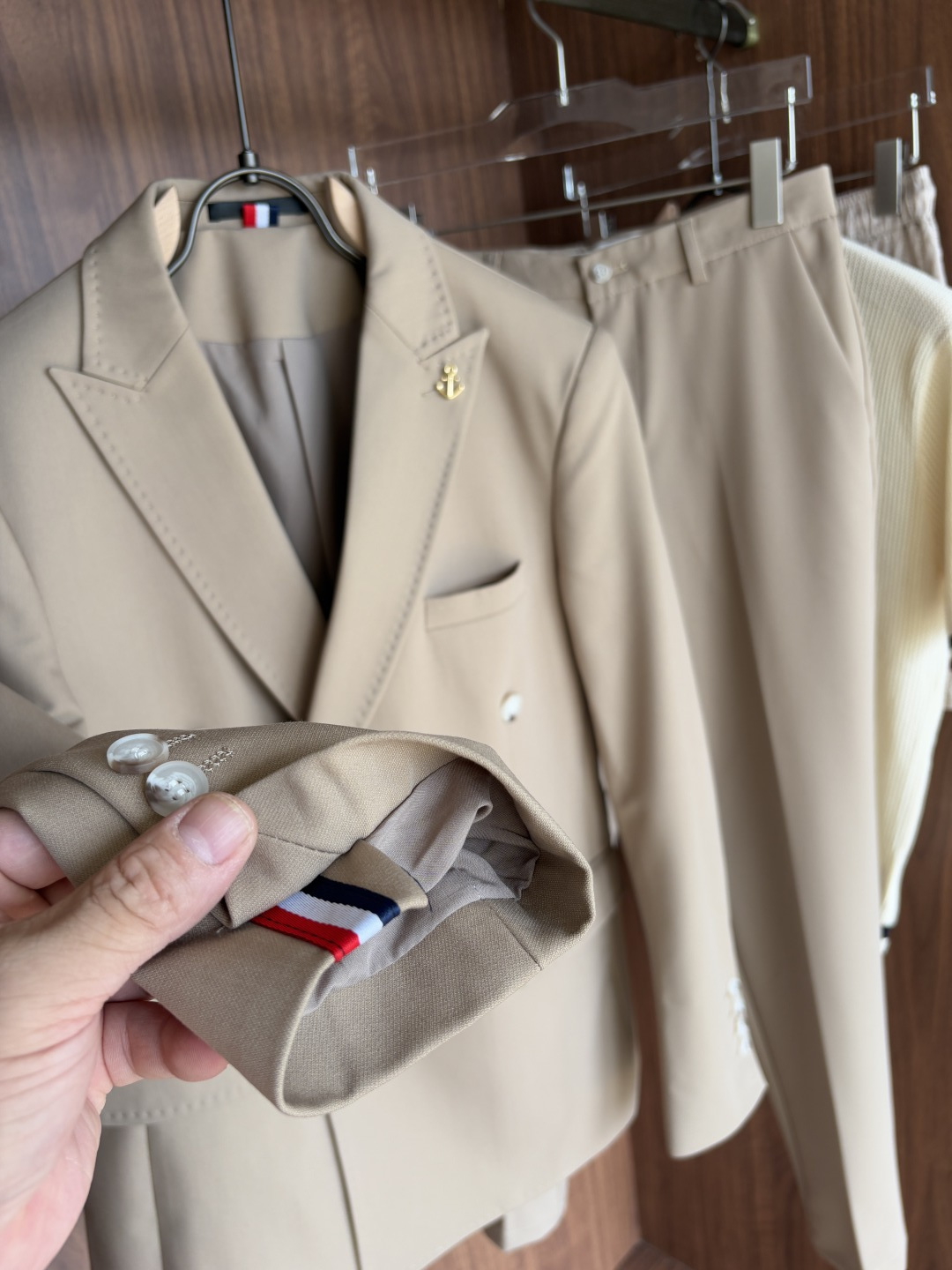 Hand-Sewn Summer Suit: Crafted with Precision and Elegance for Gentlemen - 图片 5