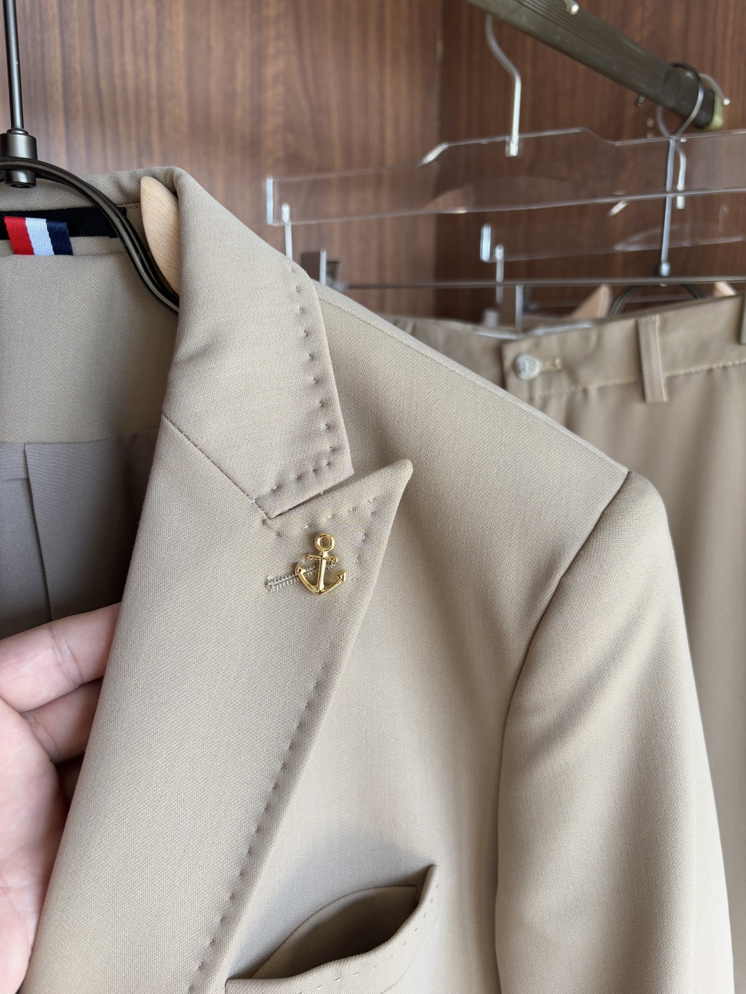 Hand-Sewn Summer Suit: Crafted with Precision and Elegance for Gentlemen - 图片 4