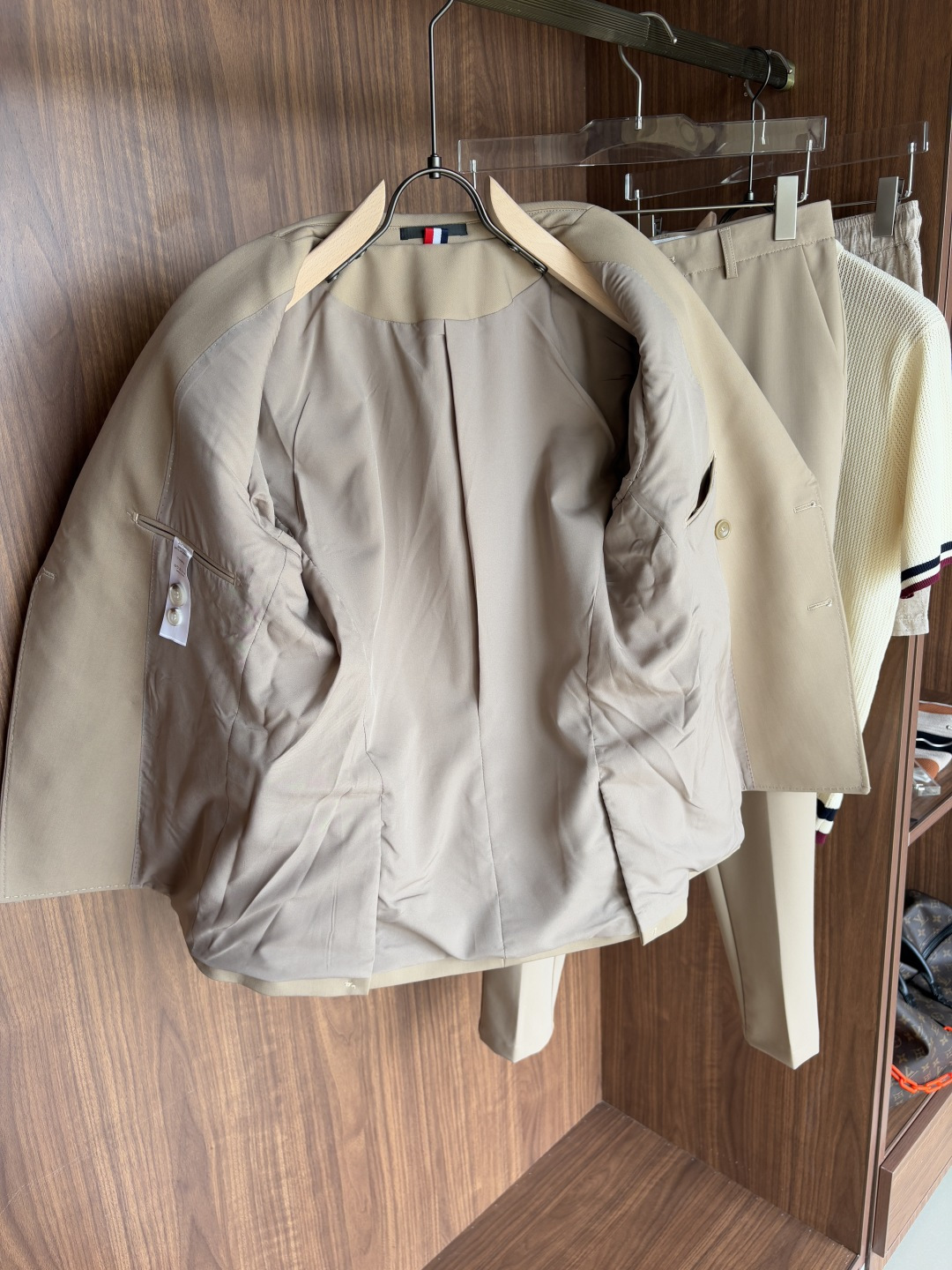 Hand-Sewn Summer Suit: Crafted with Precision and Elegance for Gentlemen - 图片 9