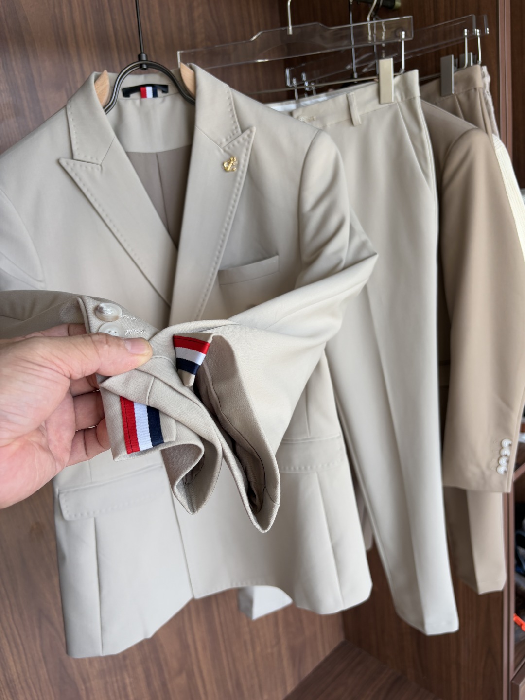 Hand-Sewn Summer Suits: Crafted with Precision and Elegance for Gentlemen - 图片 5