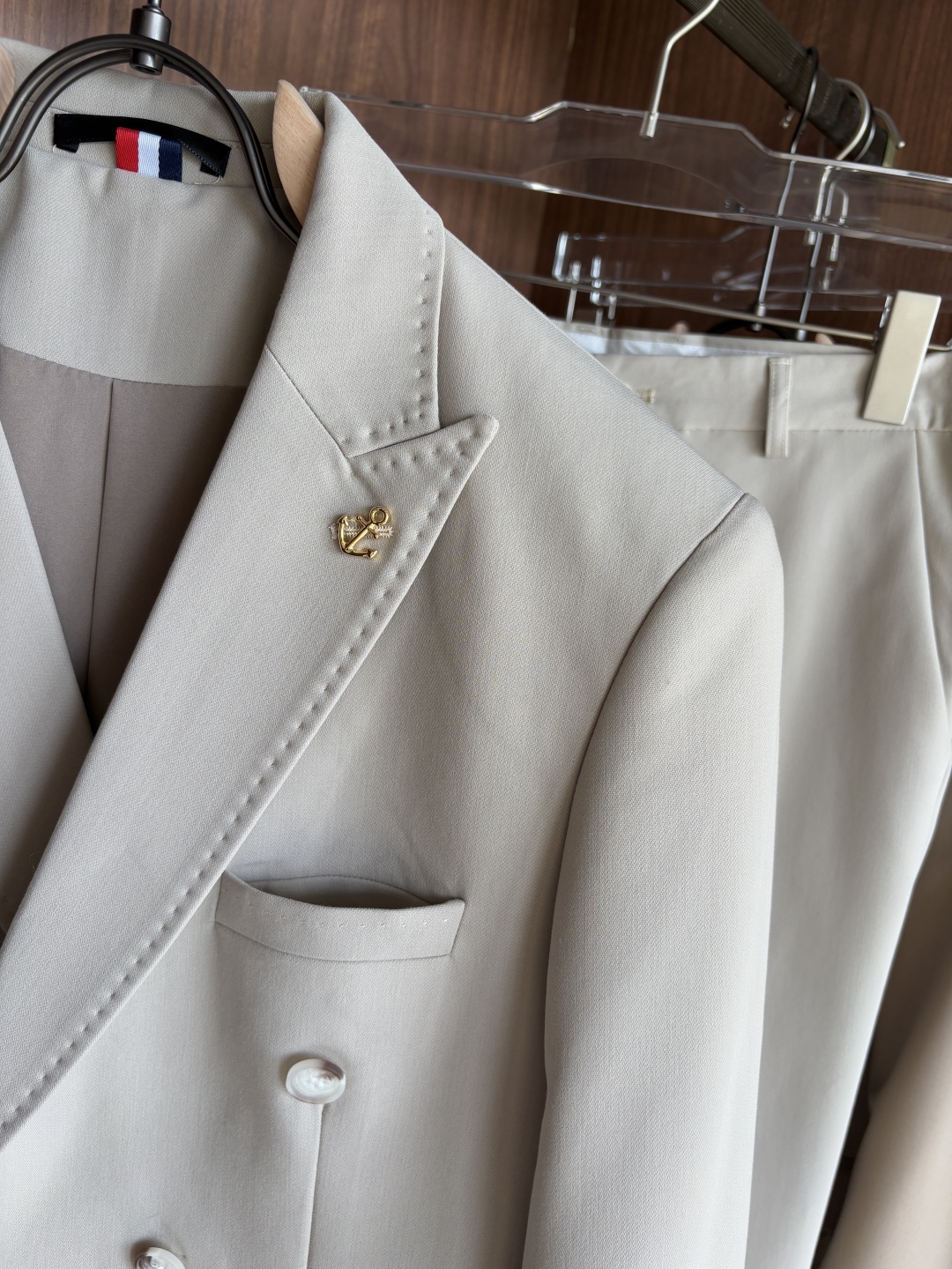 Hand-Sewn Summer Suits: Crafted with Precision and Elegance for Gentlemen - 图片 4