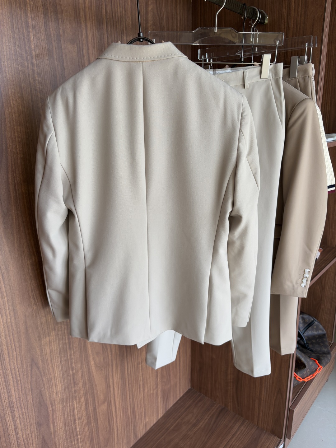 Hand-Made Summer Suit: Elegant, Customized, and High-Quality Craftsmanship for Gentlemen - 图片 2