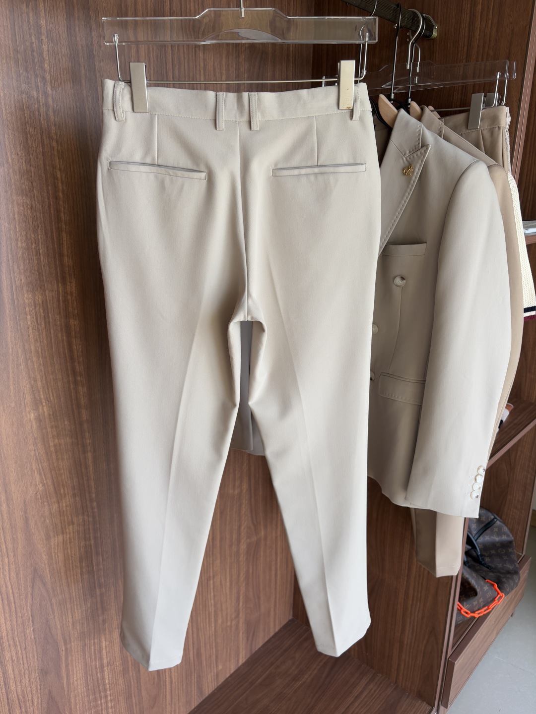 Hand-Made Summer Suit: Elegant, Customized, and High-Quality Craftsmanship for Gentlemen - 图片 4