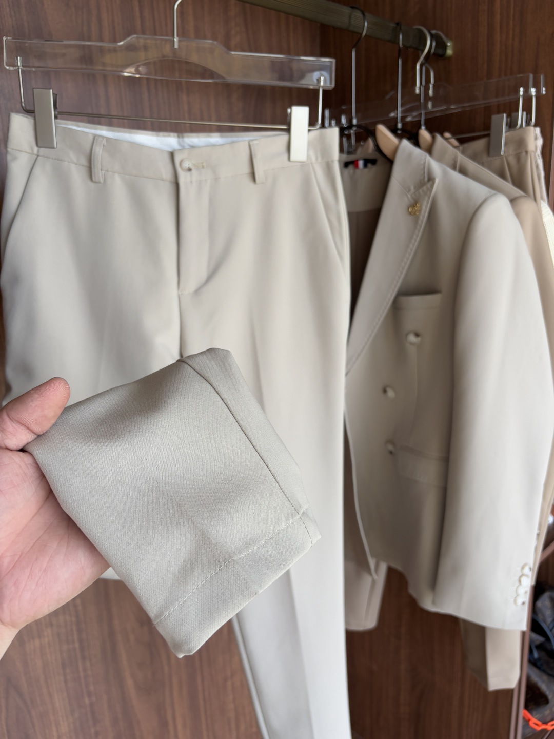Hand-Made Summer Suit: Elegant, Customized, and High-Quality Craftsmanship for Gentlemen - 图片 8