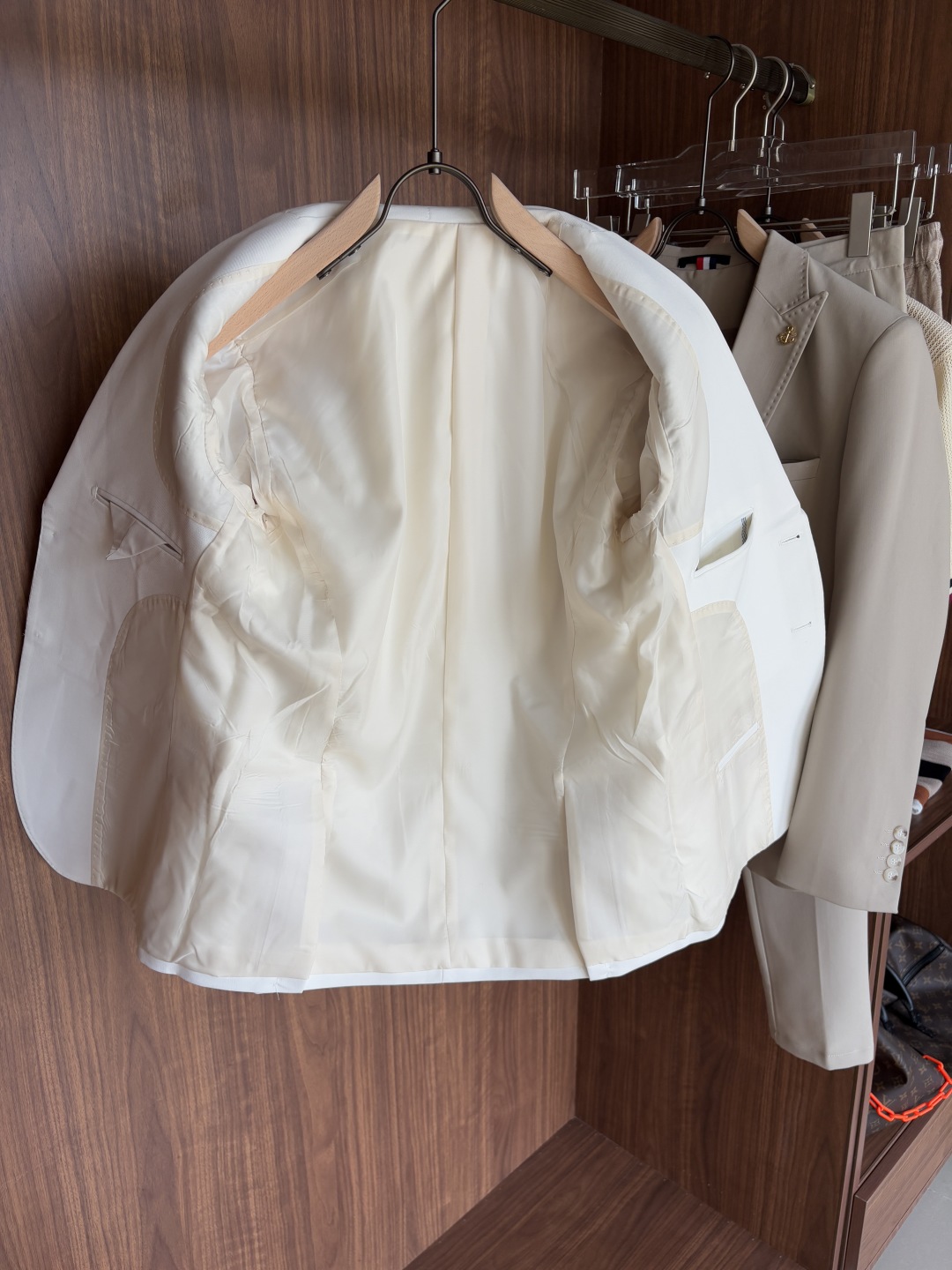 Handmade Summer Suit: Elegant, Detailed, and Unique Craftsmanship for Gentleman’s Style. - 图片 9