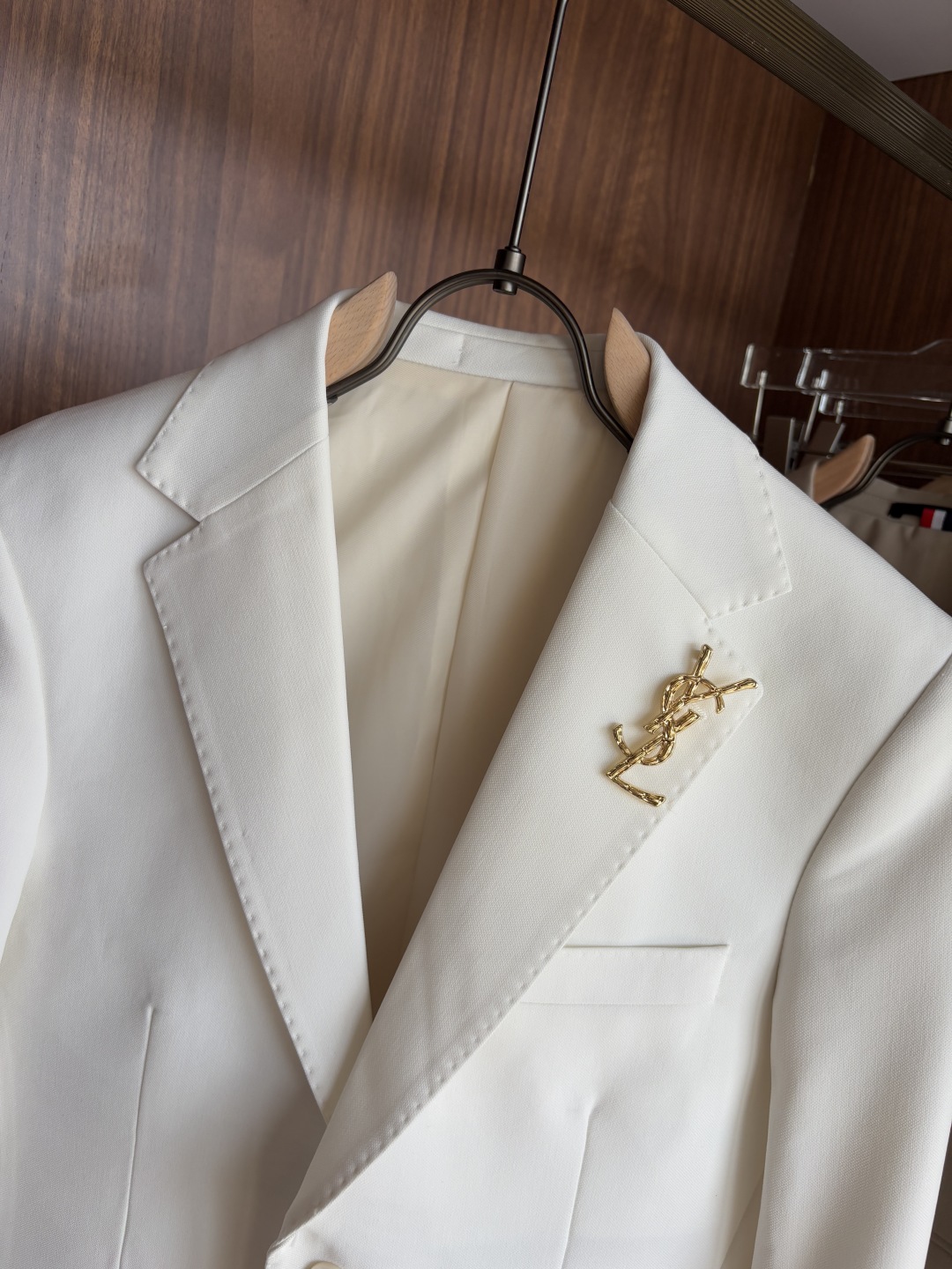 Handmade Summer Suit: Elegant, Detailed, and Unique Craftsmanship for Gentleman’s Style. - 图片 3