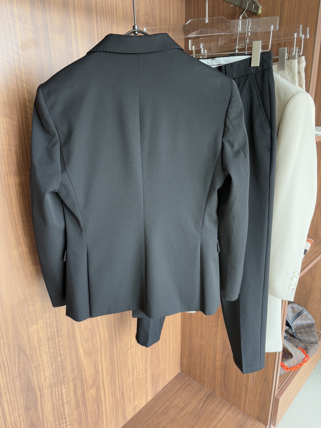 Handmade Summer Suit: Elegance and Craftsmanship for Gentlemen in Hot Weather - 图片 2
