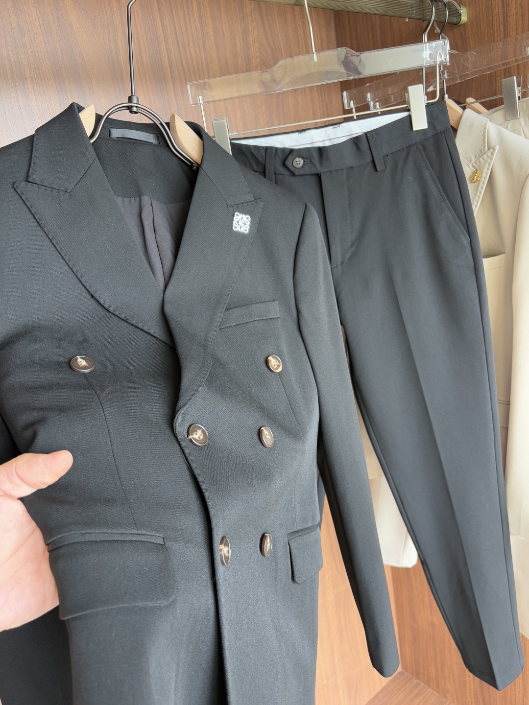 Handmade Summer Suit: Quality, Detail, and Elegance for Gentlemen - 图片 7