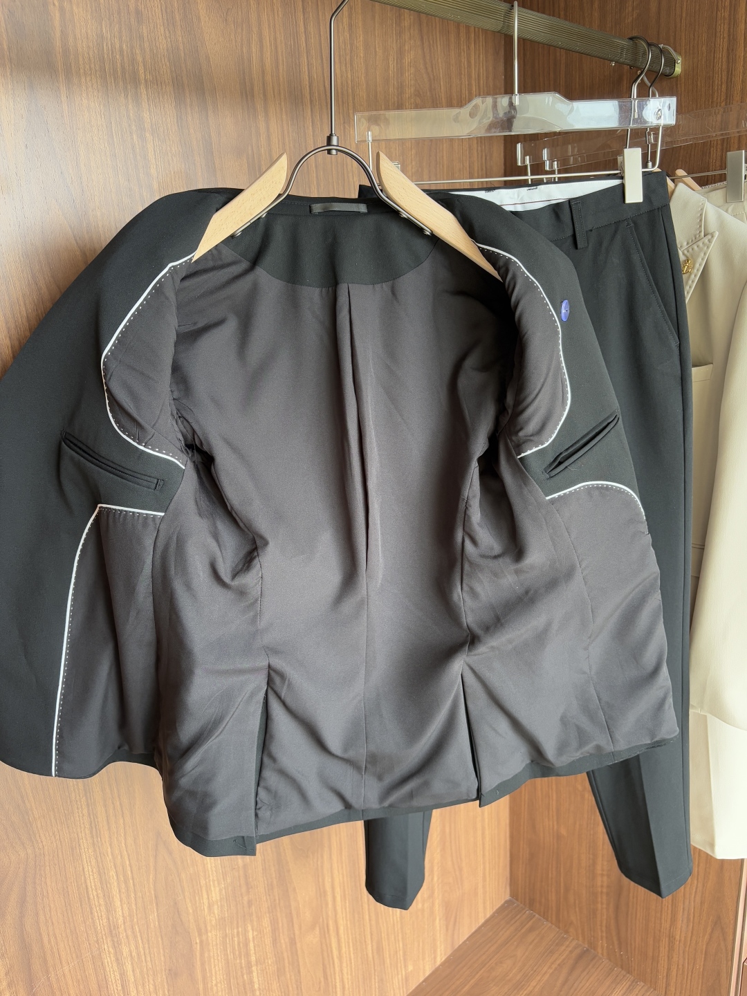 Handmade Summer Suit: Quality, Detail, and Elegance for Gentlemen - 图片 9