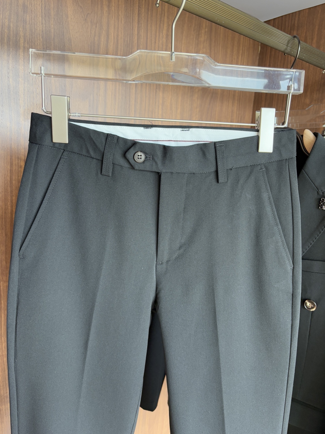 Handmade Summer Suit: Elegance and Craftsmanship for Gentlemen in Hot Weather - 图片 5