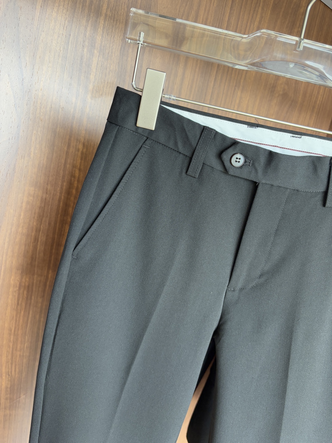 Handmade Summer Suit: Elegance and Craftsmanship for Gentlemen in Hot Weather - 图片 6