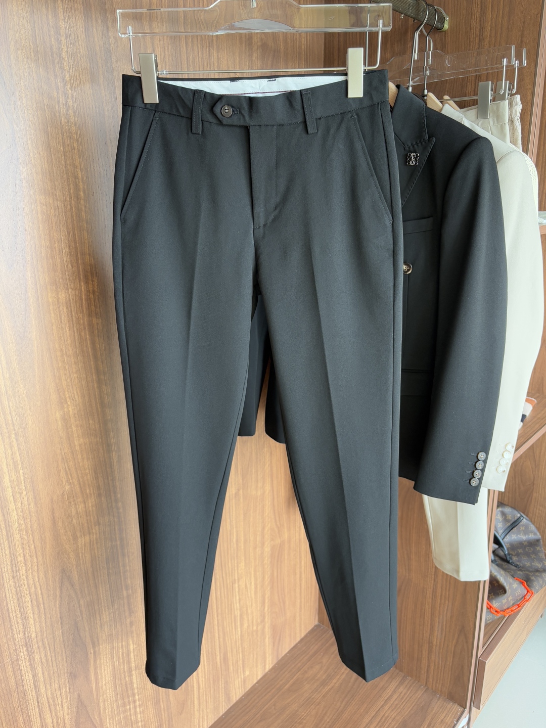 Handmade Summer Suit: Elegance and Craftsmanship for Gentlemen in Hot Weather - 图片 3