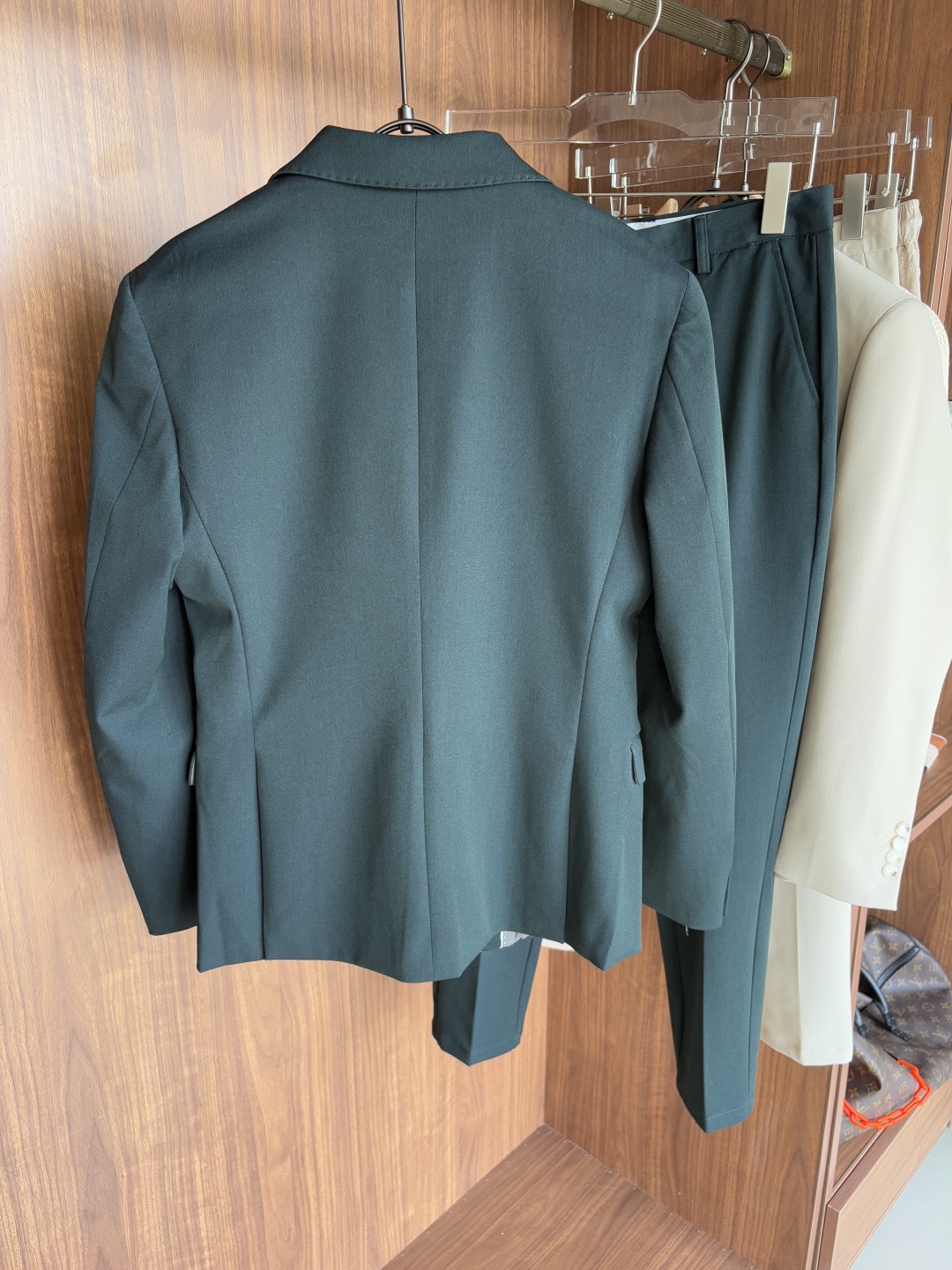 Handmade Summer Suit: Elegant, Comfortable, Customized. Unique Details, High Quality Materials, Flattering Design. - 图片 2
