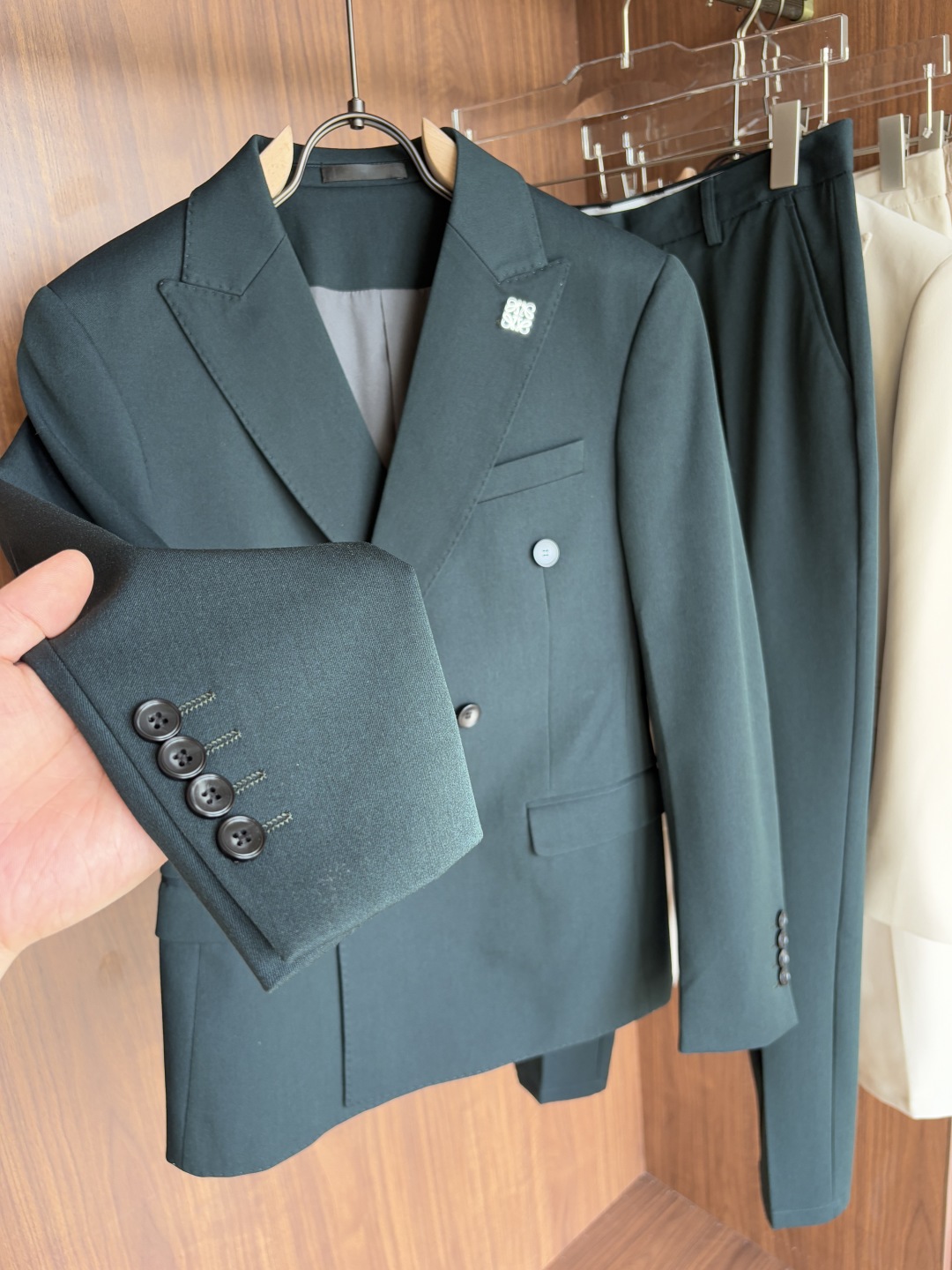 Handmade Summer Suit: Elegant, Comfortable, Customized. Unique Details, High Quality Materials, Flattering Design. - 图片 5