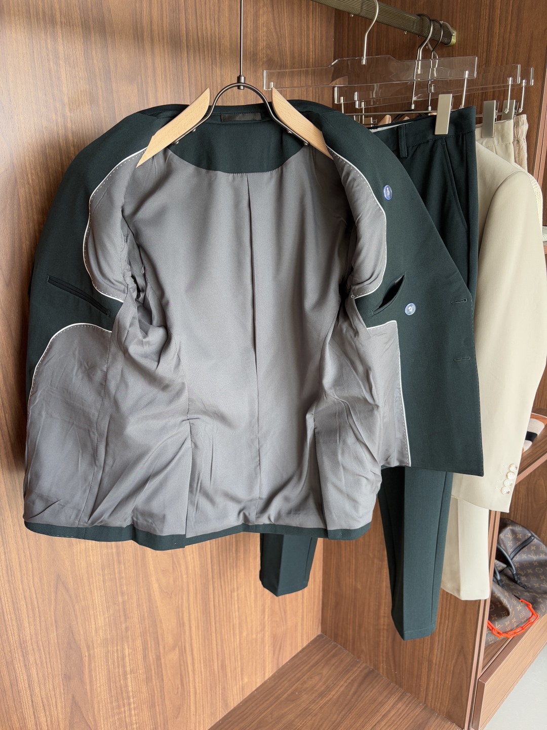 Handmade Summer Suit: Elegant, Comfortable, Customized. Unique Details, High Quality Materials, Flattering Design. - 图片 8