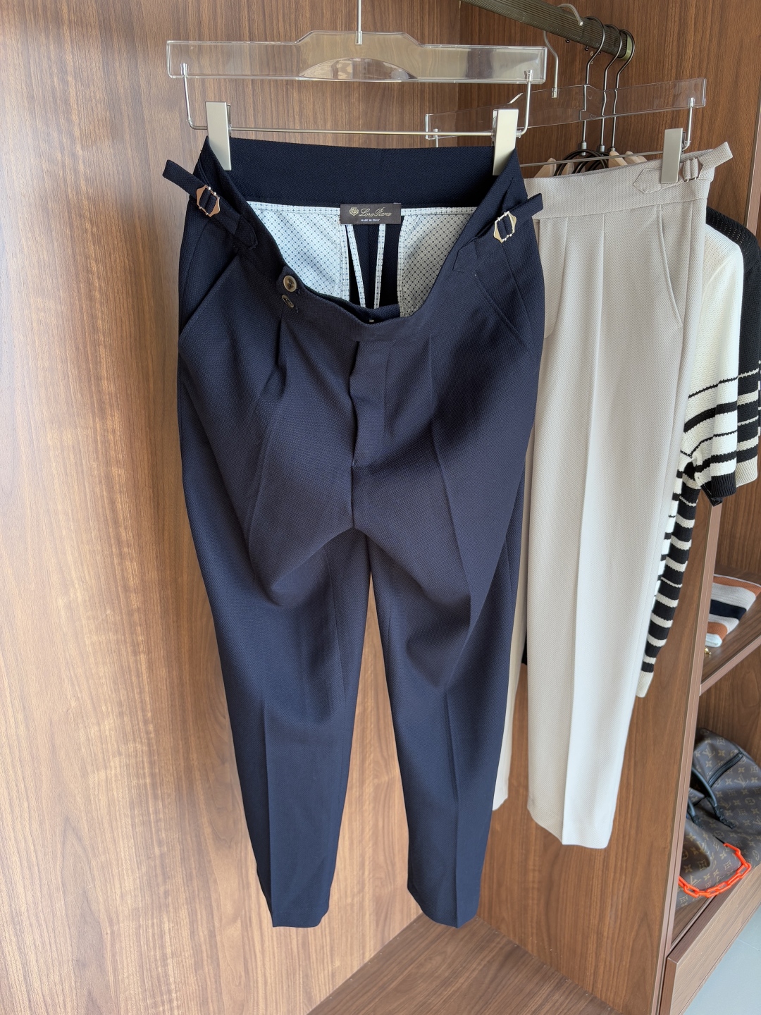 Luxury Naples Fabrics: Timeless Elegance and Comfort in Every Stitch - 图片 9