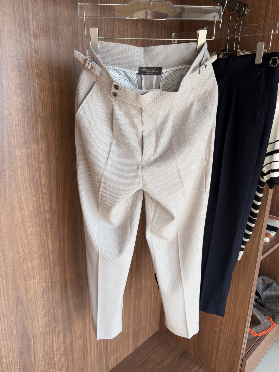 Luxury Naples Fabrics: Timeless Elegance and Comfort in Every Detail - 图片 9