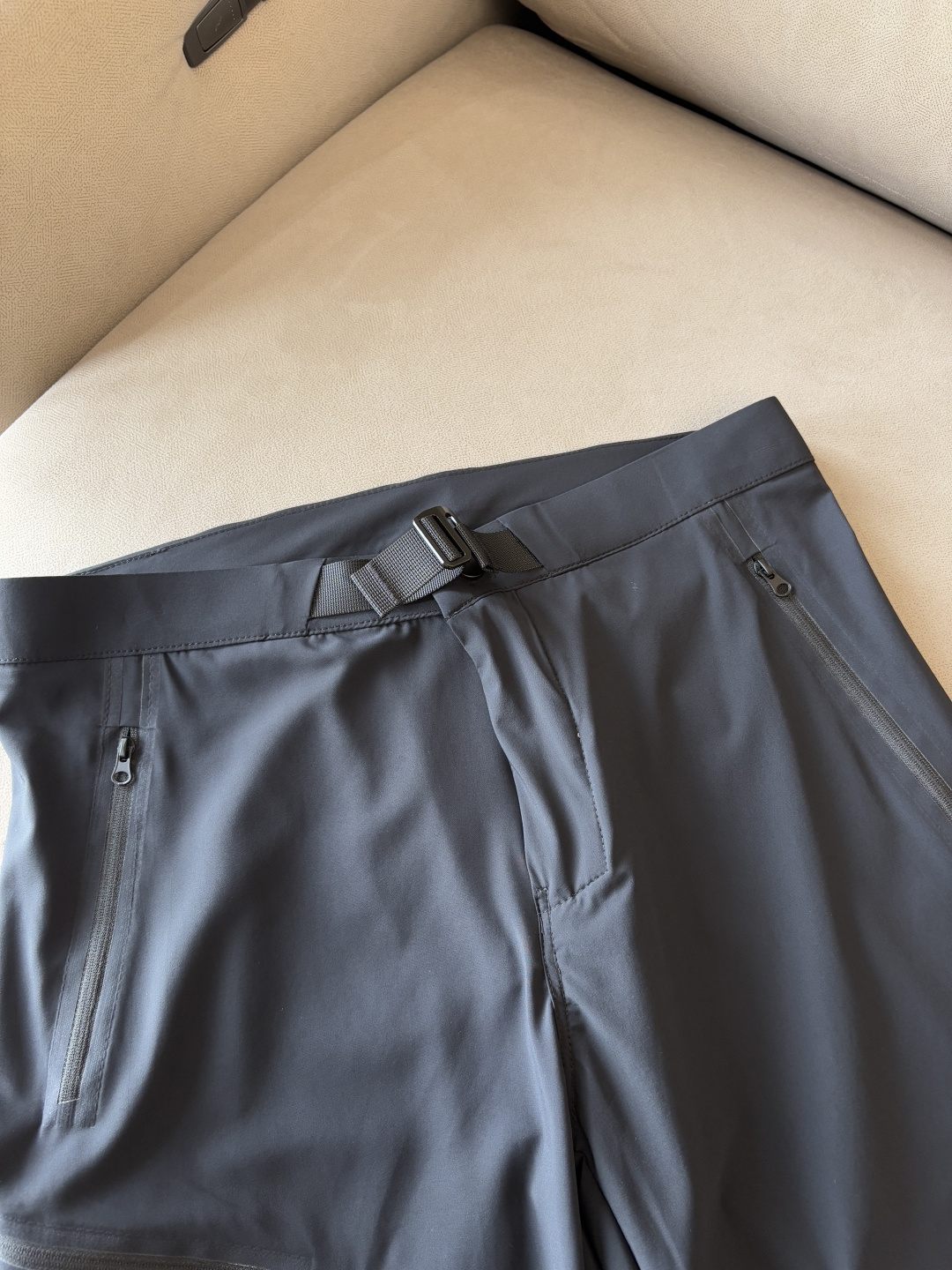 ARCTERYX 始祖鸟 2025夏季新款 短裤  休闲裤，专柜定制面料 透气舒适度高，细节无可挑剔，品