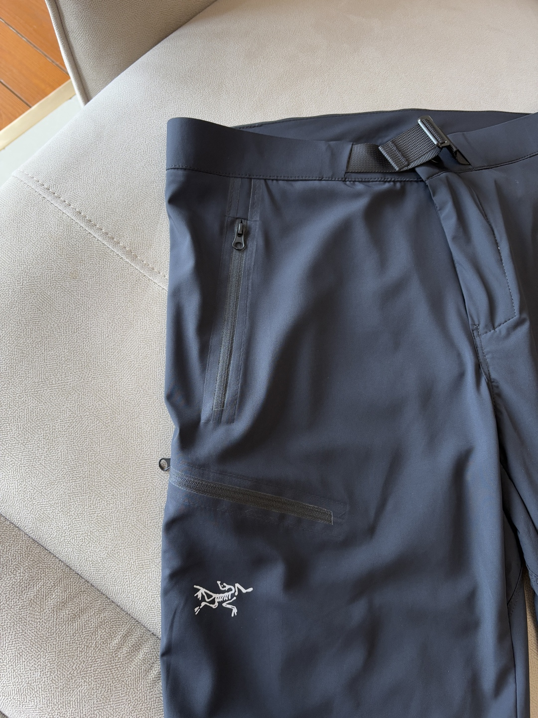 ARCTERYX 始祖鸟 2025夏季新款 短裤  休闲裤，专柜定制面料 透气舒适度高，细节无可挑剔，品