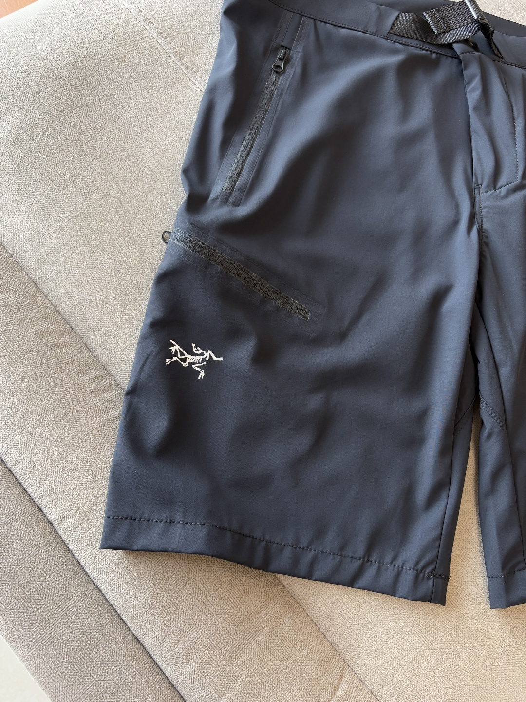 ARCTERYX 始祖鸟 2025夏季新款 短裤  休闲裤，专柜定制面料 透气舒适度高，细节无可挑剔，品