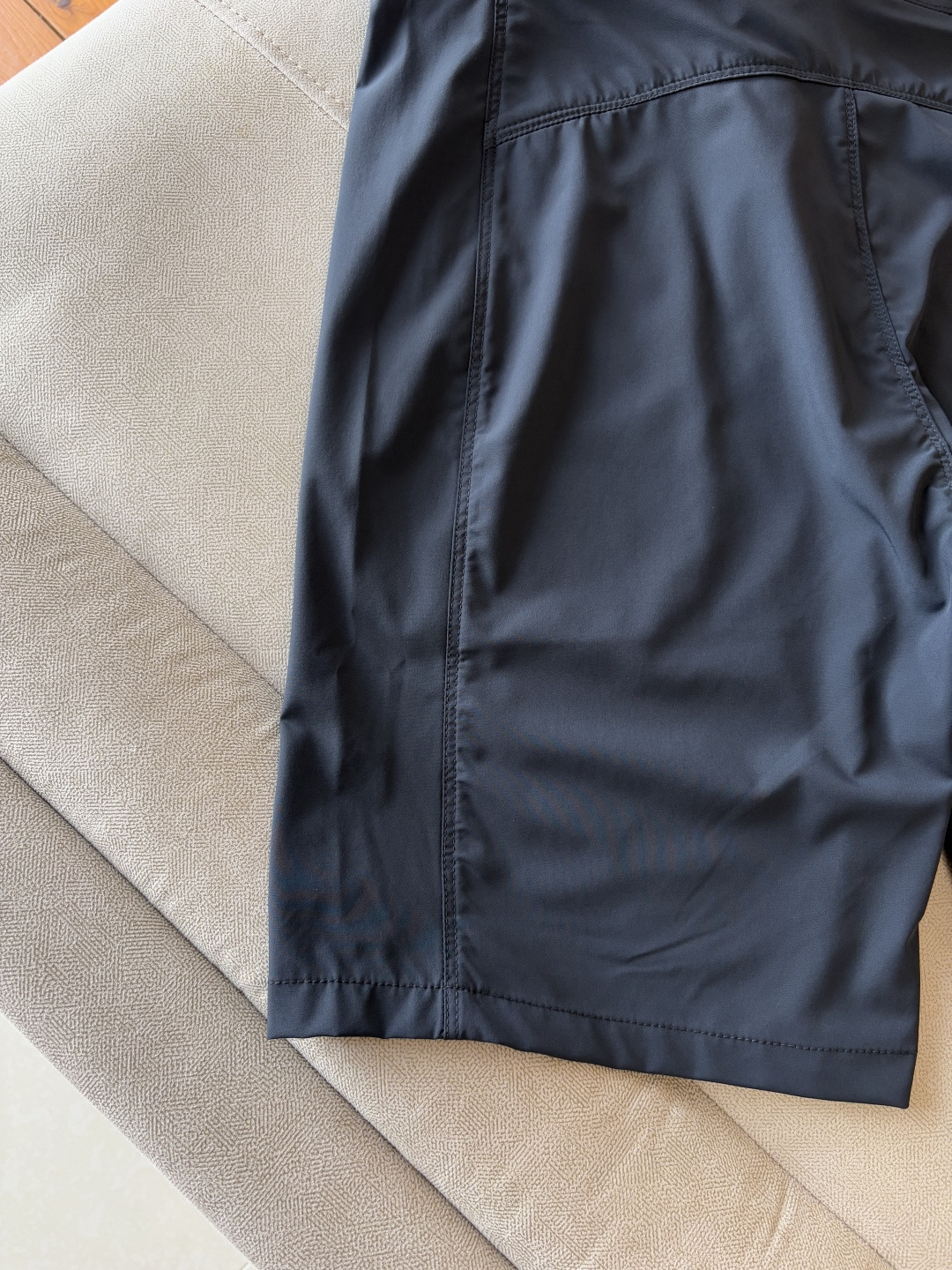 ARCTERYX 始祖鸟 2025夏季新款 短裤  休闲裤，专柜定制面料 透气舒适度高，细节无可挑剔，品