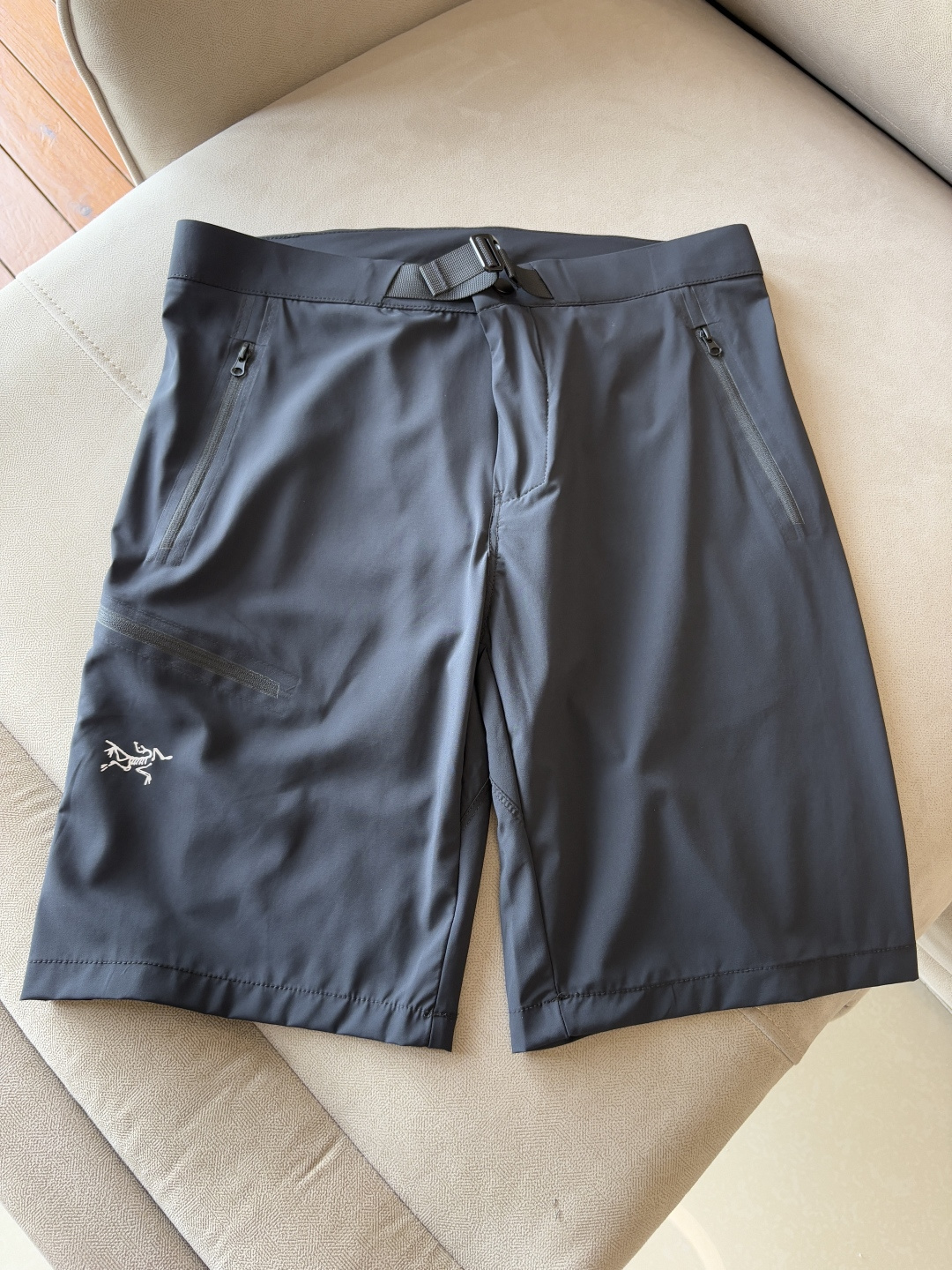 ARCTERYX 始祖鸟 2025夏季新款 短裤  休闲裤，专柜定制面料 透气舒适度高，细节无可挑剔，品