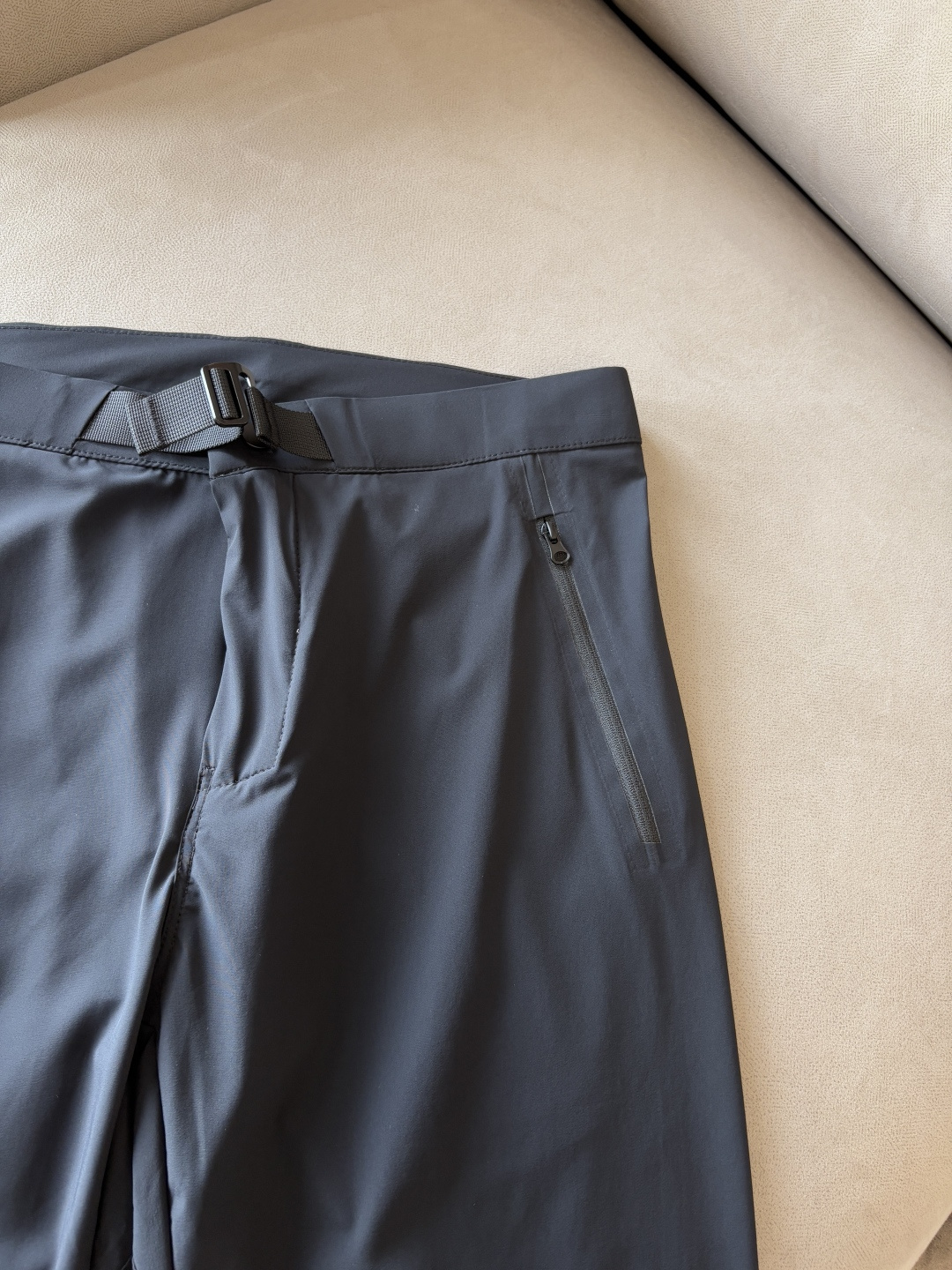 ARCTERYX 始祖鸟 2025夏季新款 短裤  休闲裤，专柜定制面料 透气舒适度高，细节无可挑剔，品