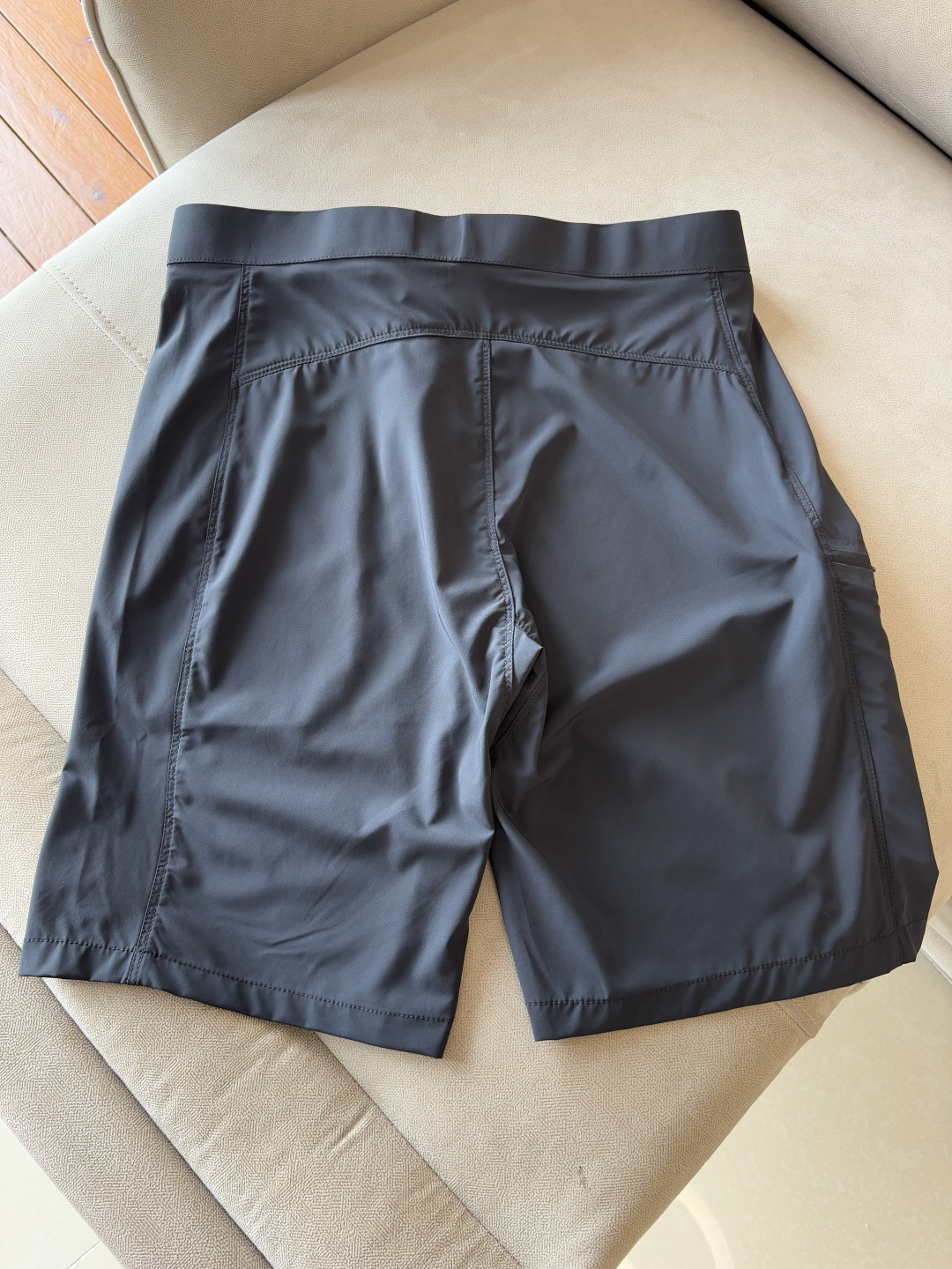 ARCTERYX 始祖鸟 2025夏季新款 短裤  休闲裤，专柜定制面料 透气舒适度高，细节无可挑剔，品