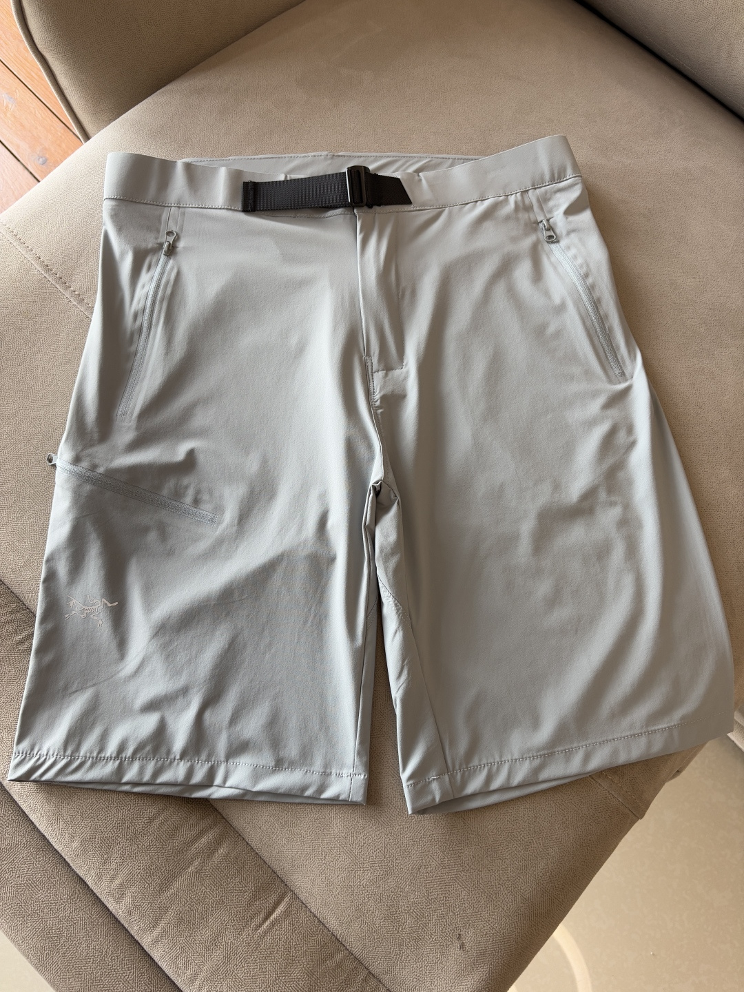 ARCTERYX 始祖鸟 2025夏季新款 短裤  休闲裤，专柜定制面料 透气舒适度高，细节无可挑剔，品