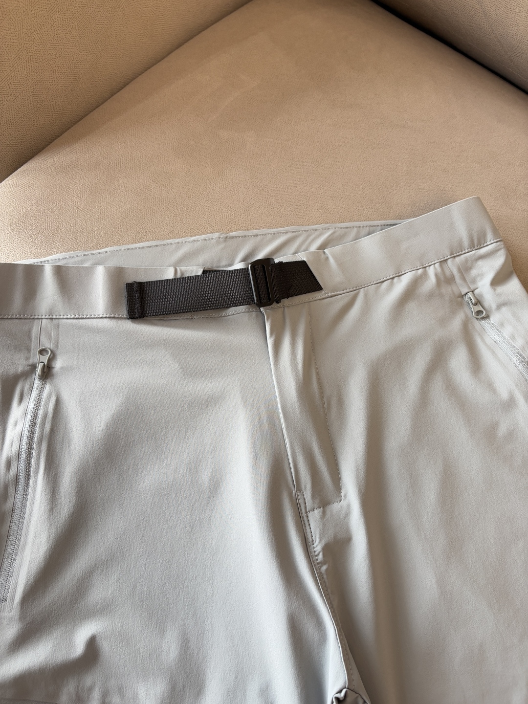 ARCTERYX 始祖鸟 2025夏季新款 短裤  休闲裤，专柜定制面料 透气舒适度高，细节无可挑剔，品