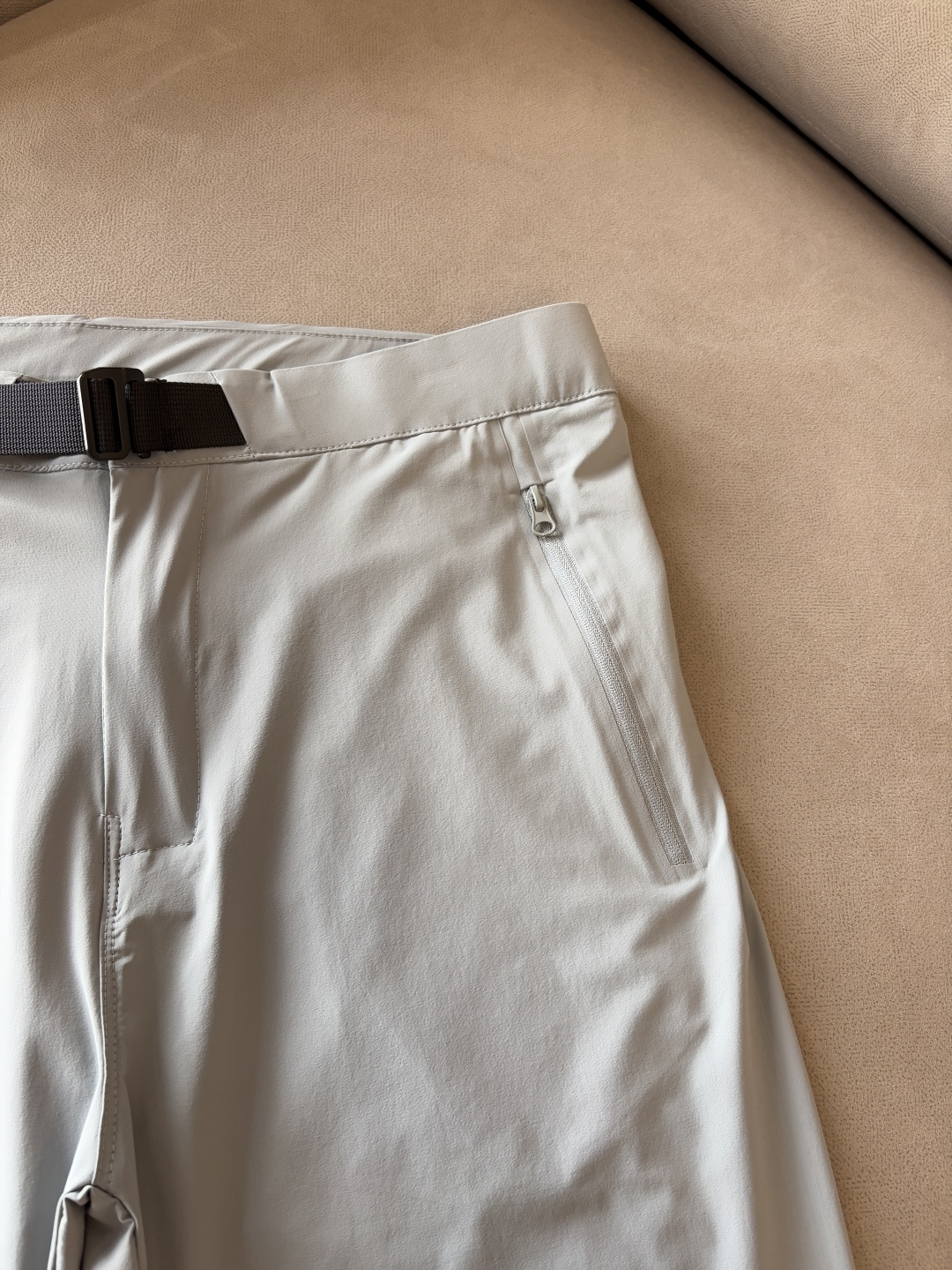 ARCTERYX 始祖鸟 2025夏季新款 短裤  休闲裤，专柜定制面料 透气舒适度高，细节无可挑剔，品