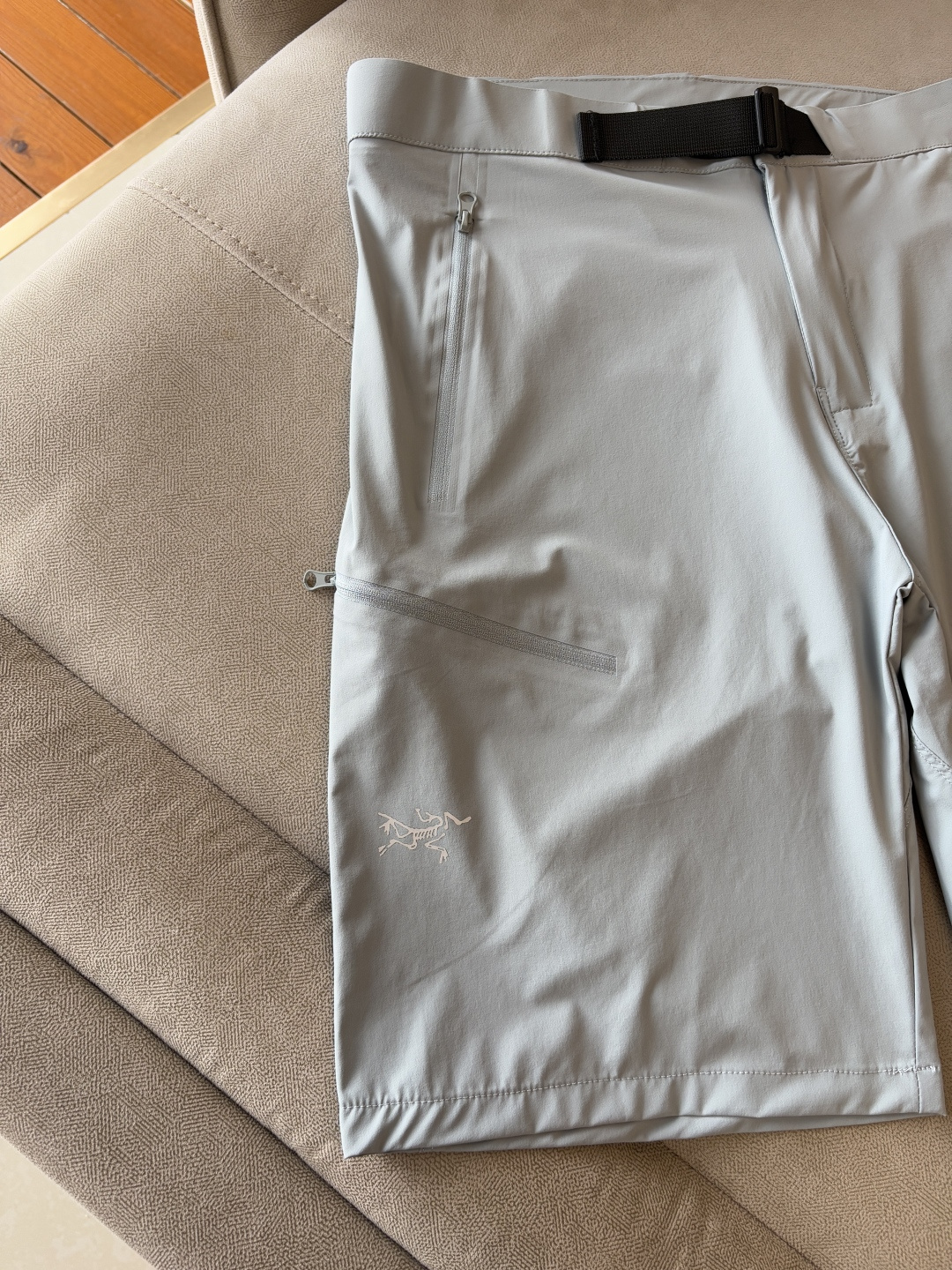 ARCTERYX 始祖鸟 2025夏季新款 短裤  休闲裤，专柜定制面料 透气舒适度高，细节无可挑剔，品