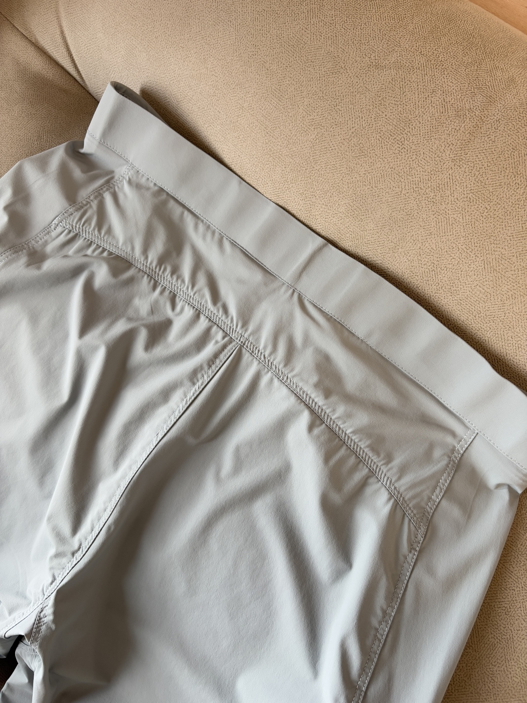 ARCTERYX 始祖鸟 2025夏季新款 短裤 休闲裤，专柜定制面料 透气舒适度高，细节无可挑剔，品牌