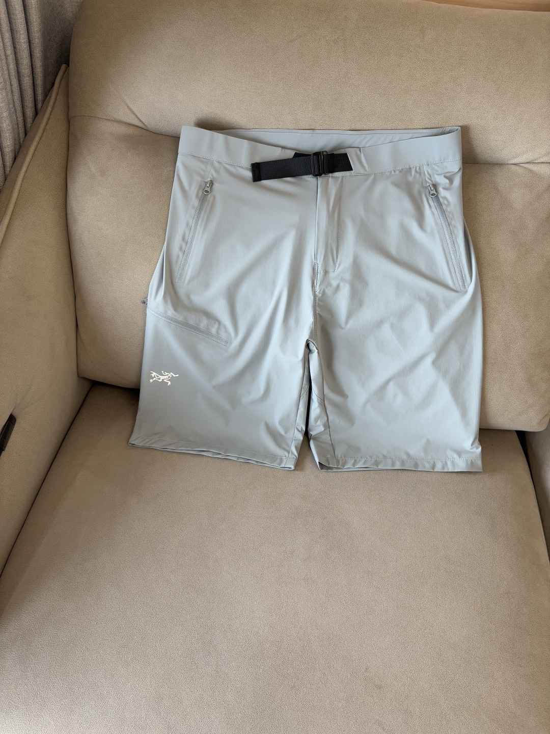 ARCTERYX 始祖鸟 2025夏季新款 短裤 休闲裤，专柜定制面料 透气舒适度高，细节无可挑剔，品牌