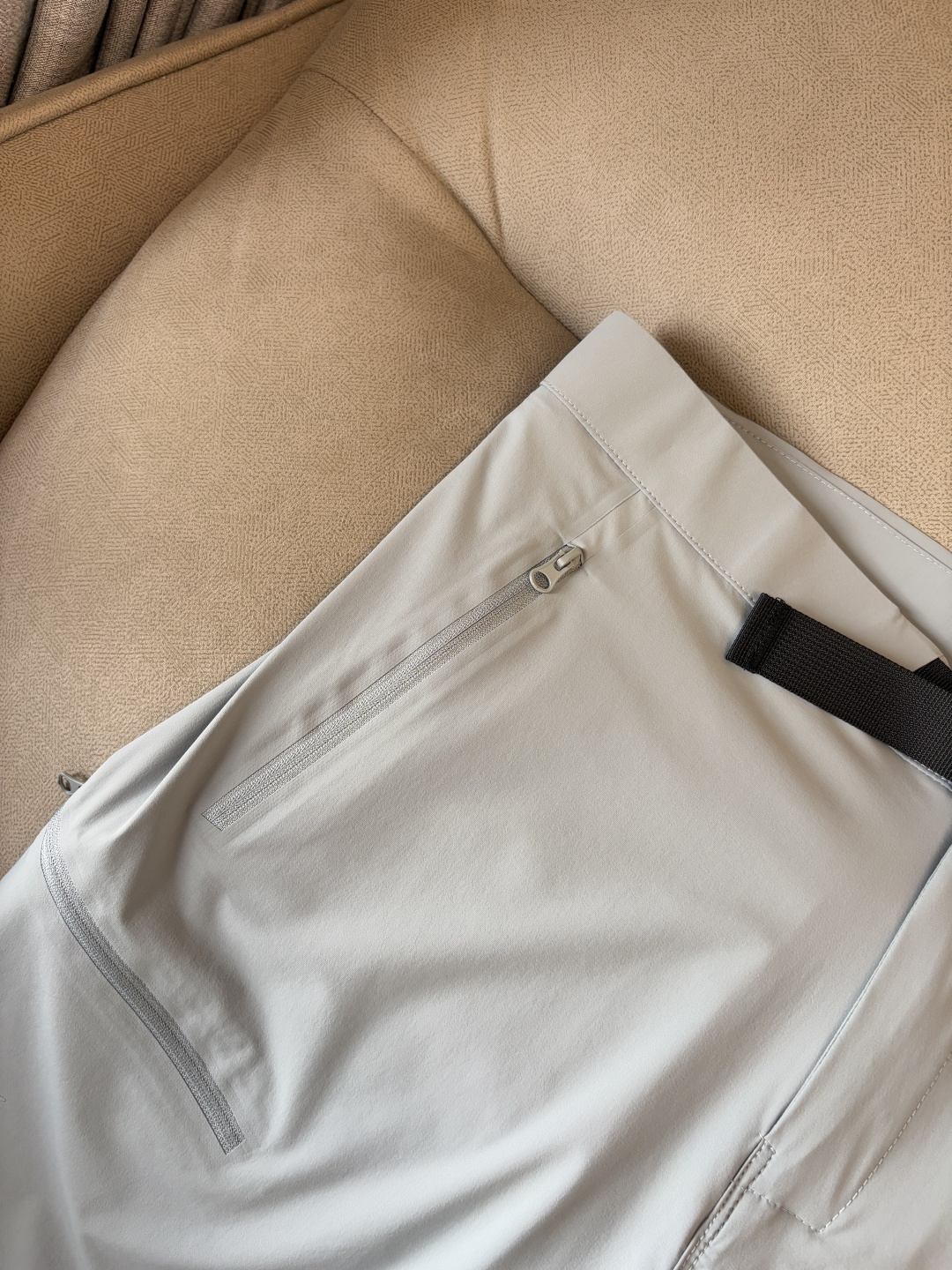 ARCTERYX 始祖鸟 2025夏季新款 短裤 休闲裤，专柜定制面料 透气舒适度高，细节无可挑剔，品牌