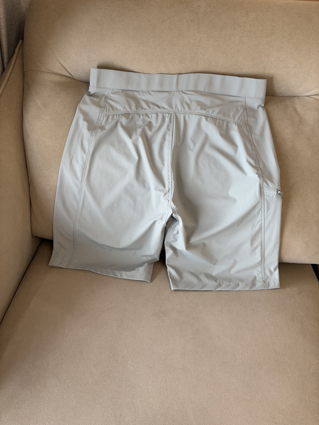 ARCTERYX 始祖鸟 2025夏季新款 短裤 休闲裤，专柜定制面料 透气舒适度高，细节无可挑剔，品牌