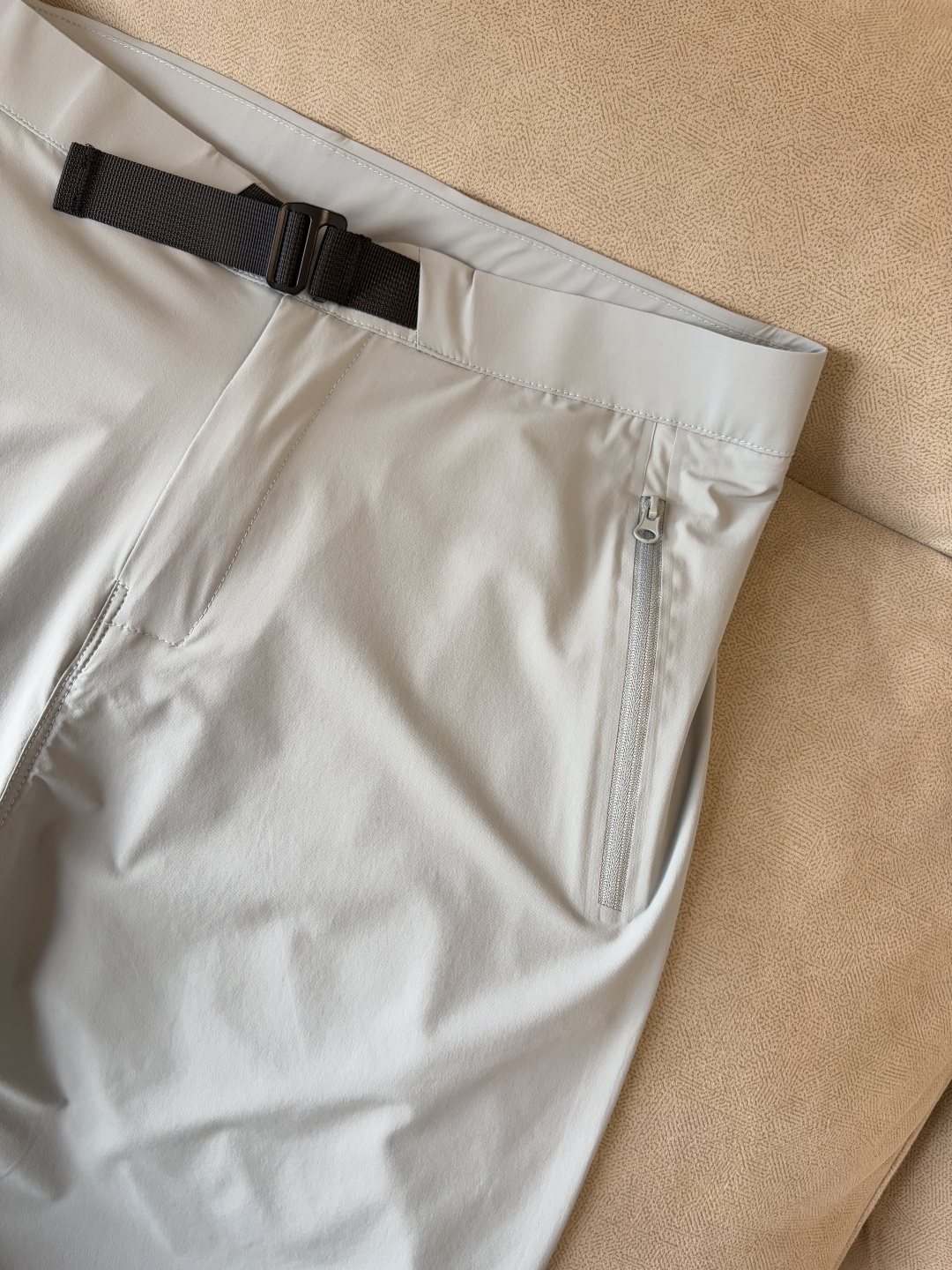 ARCTERYX 始祖鸟 2025夏季新款 短裤 休闲裤，专柜定制面料 透气舒适度高，细节无可挑剔，品牌