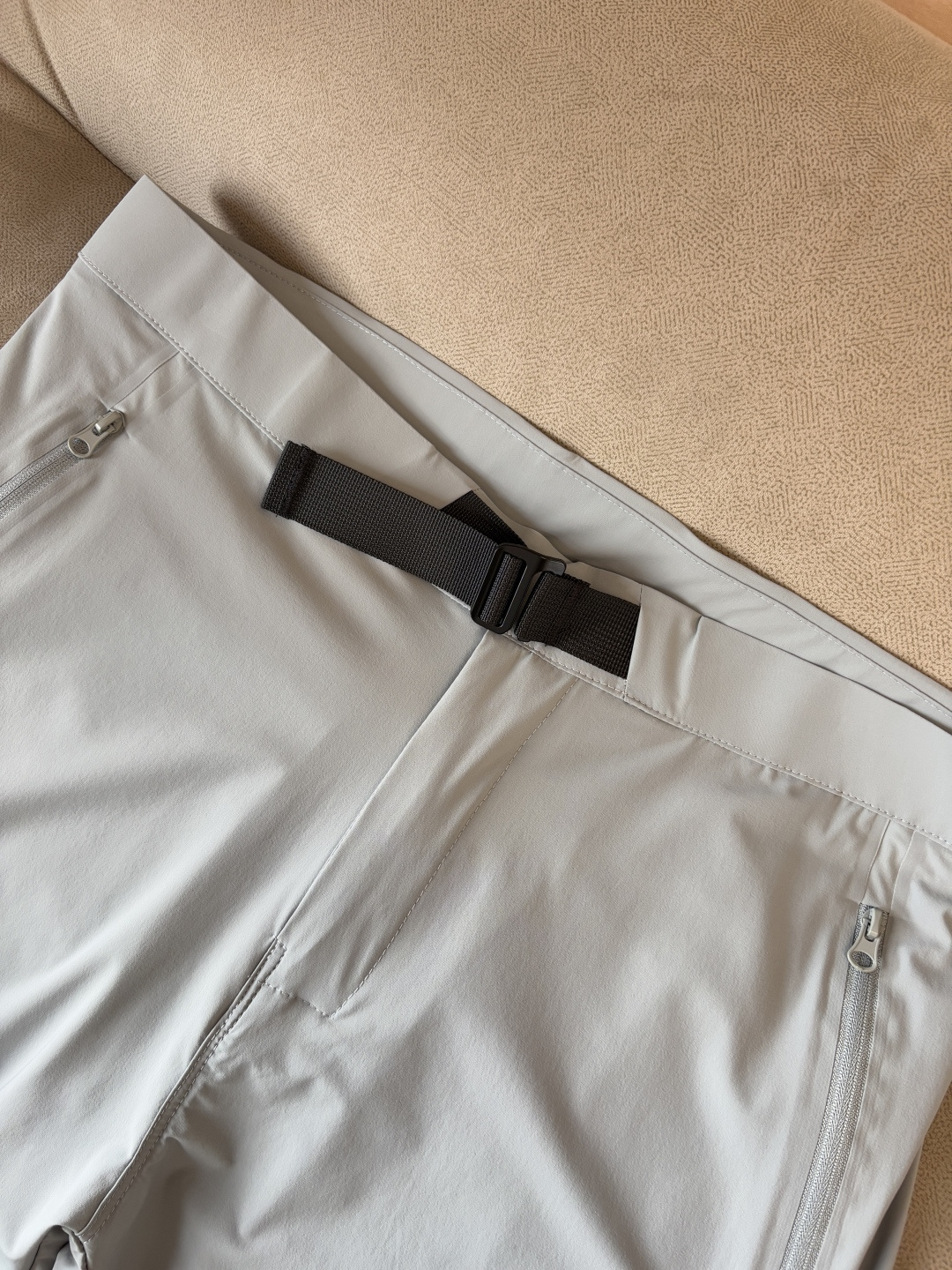 ARCTERYX 始祖鸟 2025夏季新款 短裤 休闲裤，专柜定制面料 透气舒适度高，细节无可挑剔，品牌